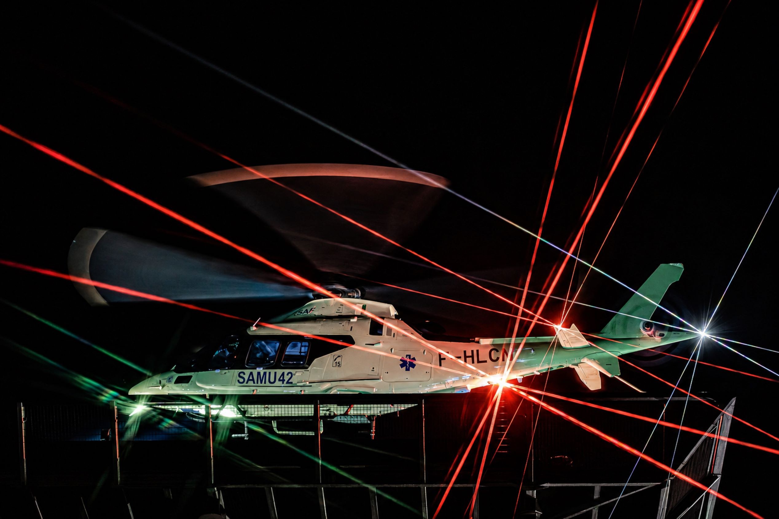 Intervention de nuit Hélisa 42 en train de se poser sur hélisurface de Roanne ( France )
hélicoptère du Samu 42 : hélicoptère Leonardo AW109 F-HLCN - Trekker SAMU42
🚁Thank you Team Helismur 42 - Helisa 😉

📸Matériel Canon R6 / Sigma 70 200 /2,8 sport
temps exp 1/45- - AV f/2,8 - focale 120mm - Iso 12800