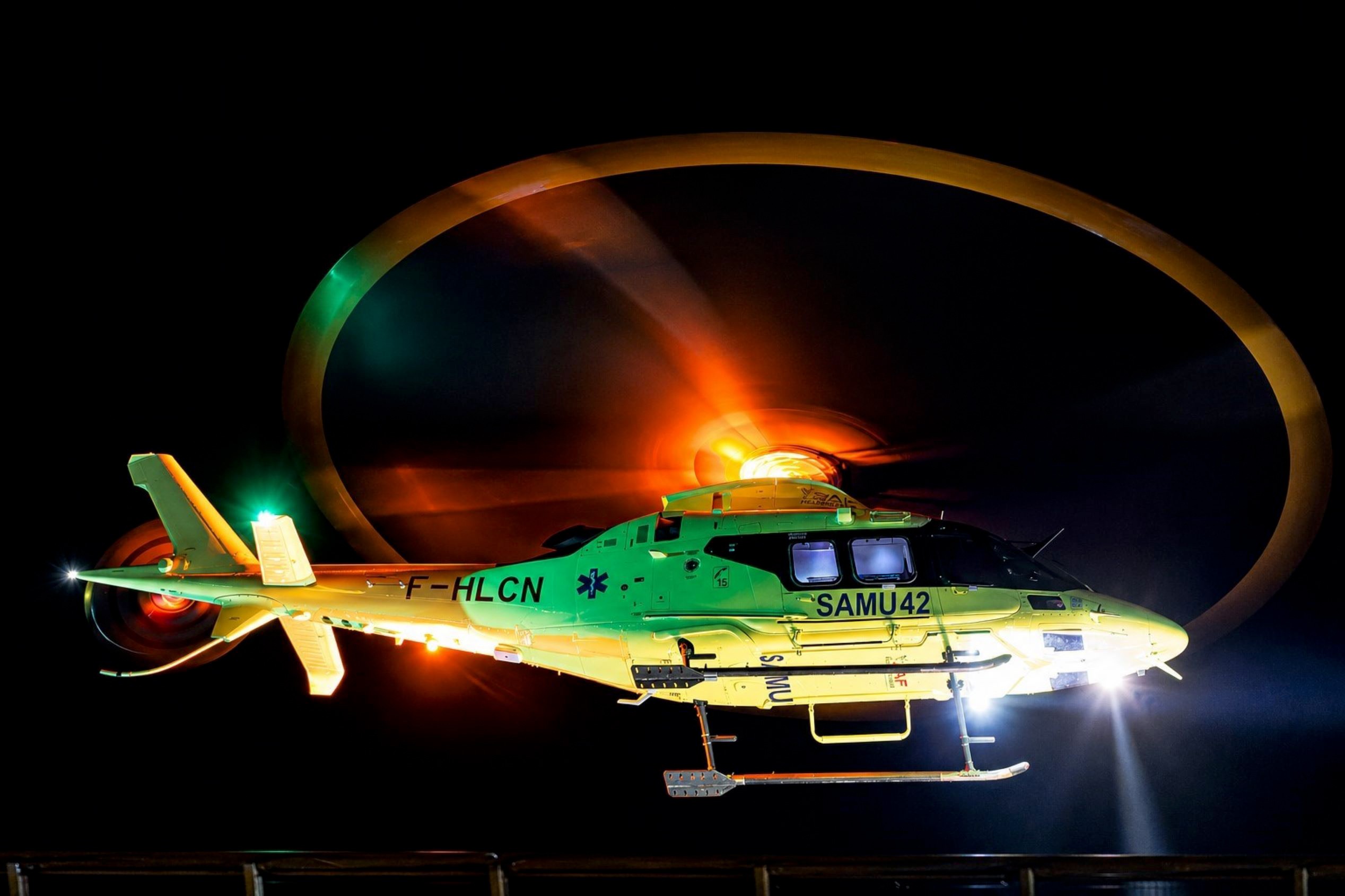 intervention à Roanne à OH 30 
 En  phase de sécurité  cp1  décollage de hélisurface de Roanne   (France)
hélicoptère du Samu 42 : hélicoptère  Leonardo AW109 F-HLCN - Trekker SAMU42
🚁Thank you Team Helismur 42 - Helisa    😉
📸Matériel Canon R6 / Sigma 70 200 /2,8 sport
temps exp 1/20 - AV f/2,8 - focale 123 mm - Iso 12800  - compensation + 2 étape