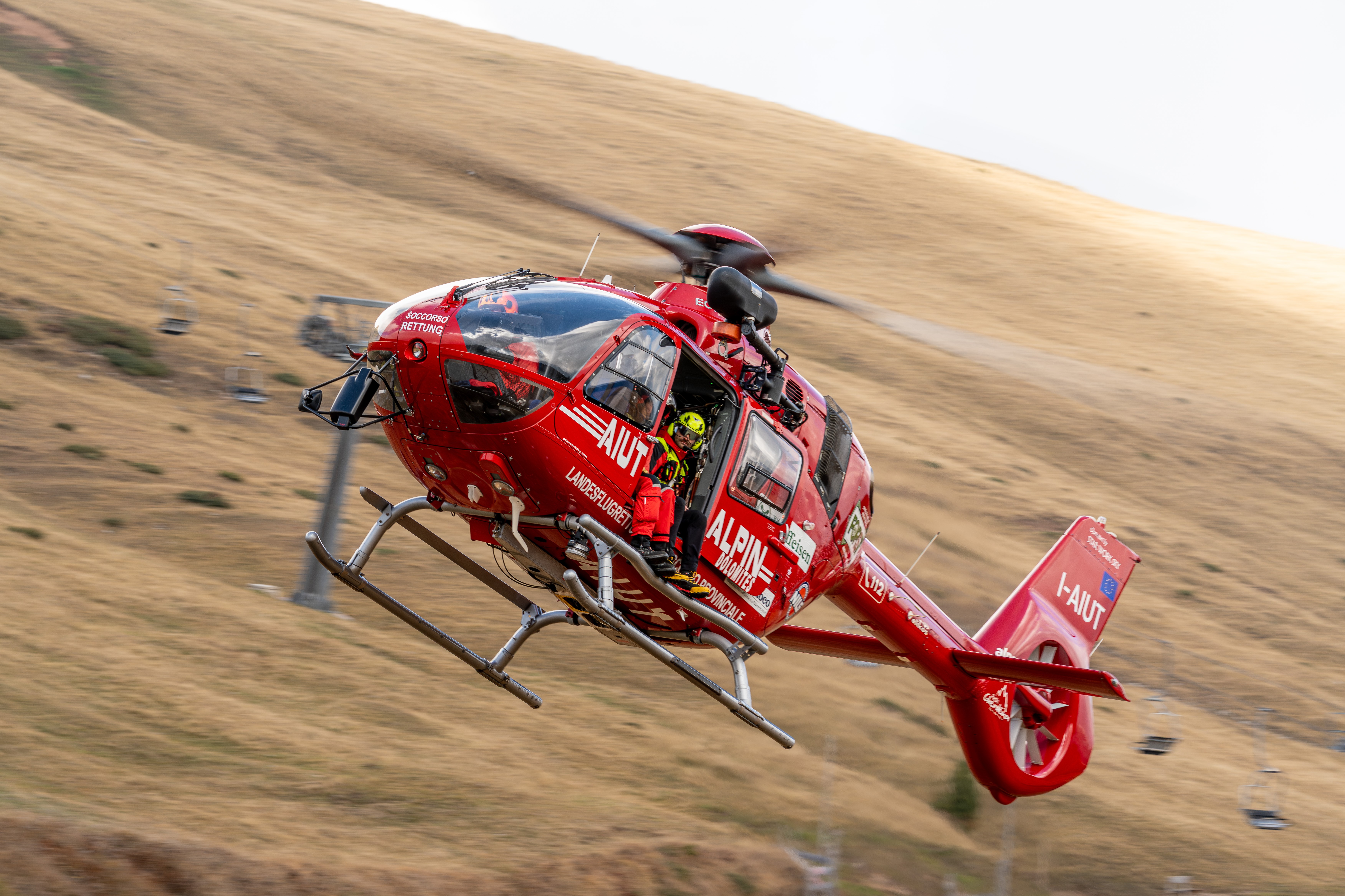 An Airbus H135 (I-AIUT) of Aiut Alpin on final approach during the team’s semi-annual training exercise, where every manoeuvre is repeated to maintain the precision and coordination required for real mountain rescue missions.