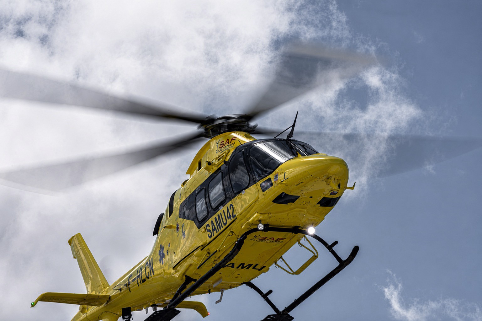 décollage de hélisurface de Roanne hélicoptère du Samu 42 : hélicoptère Leonardo AW109 F-HLCN- Trekker SAMU42 🚁Thank you Team Helismur 42 - Helisa 😉 Matériel Canon R6 / Sigma 150-600 F5-6.3 DG OS HSM