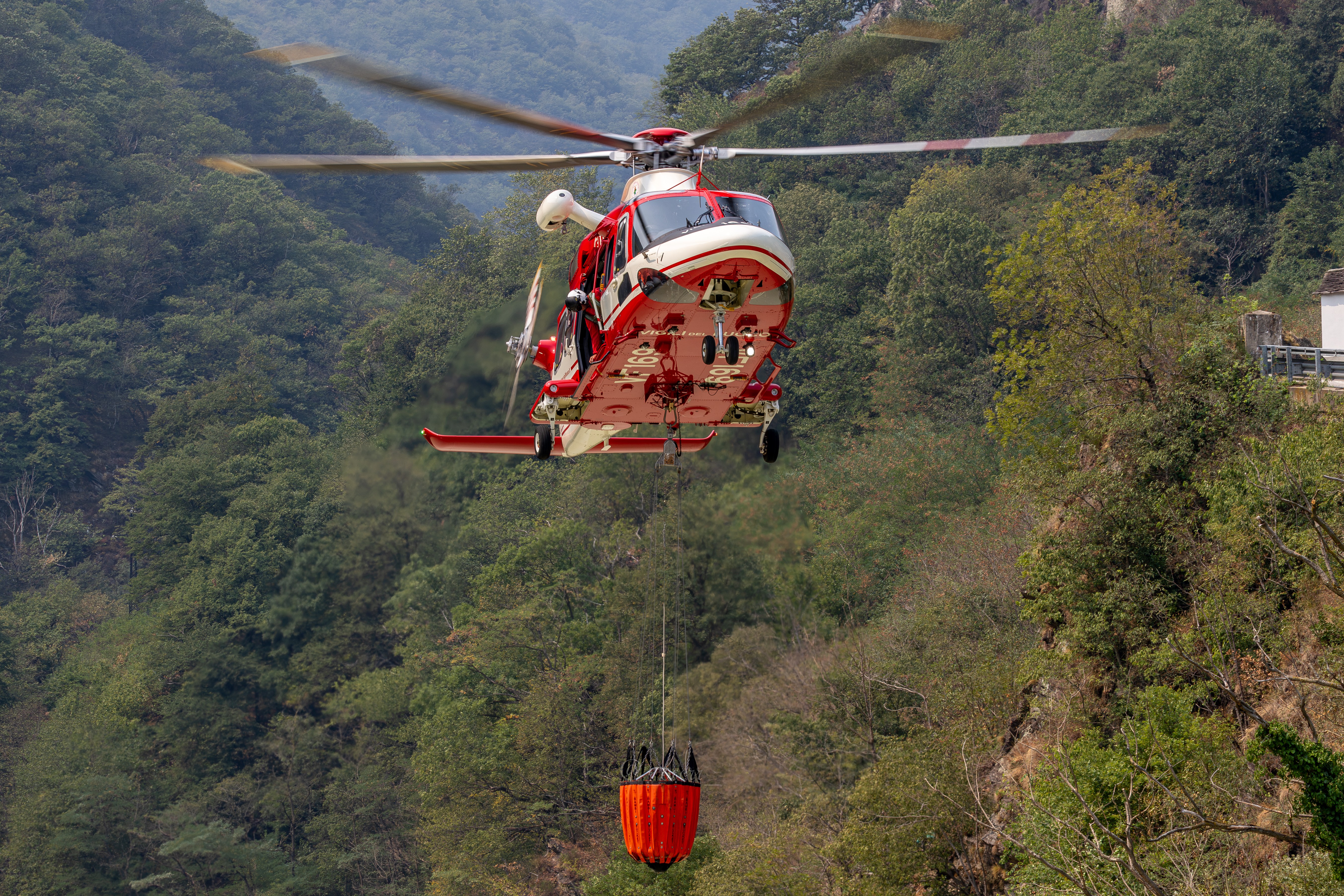 Vigili Del Fuoco AW139 prepping a water scoop in the Italian alps