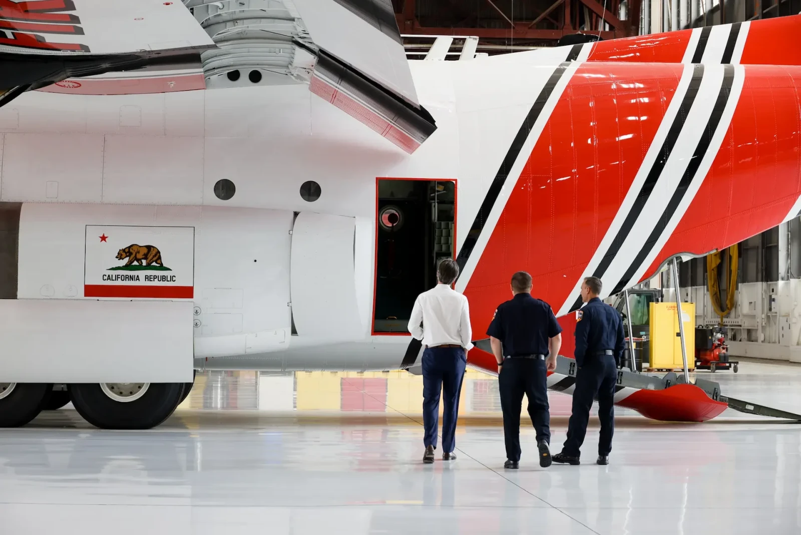 Heliops Magazine - KiaKaha Media Ltd - USCG C-130s to CAL FIRE