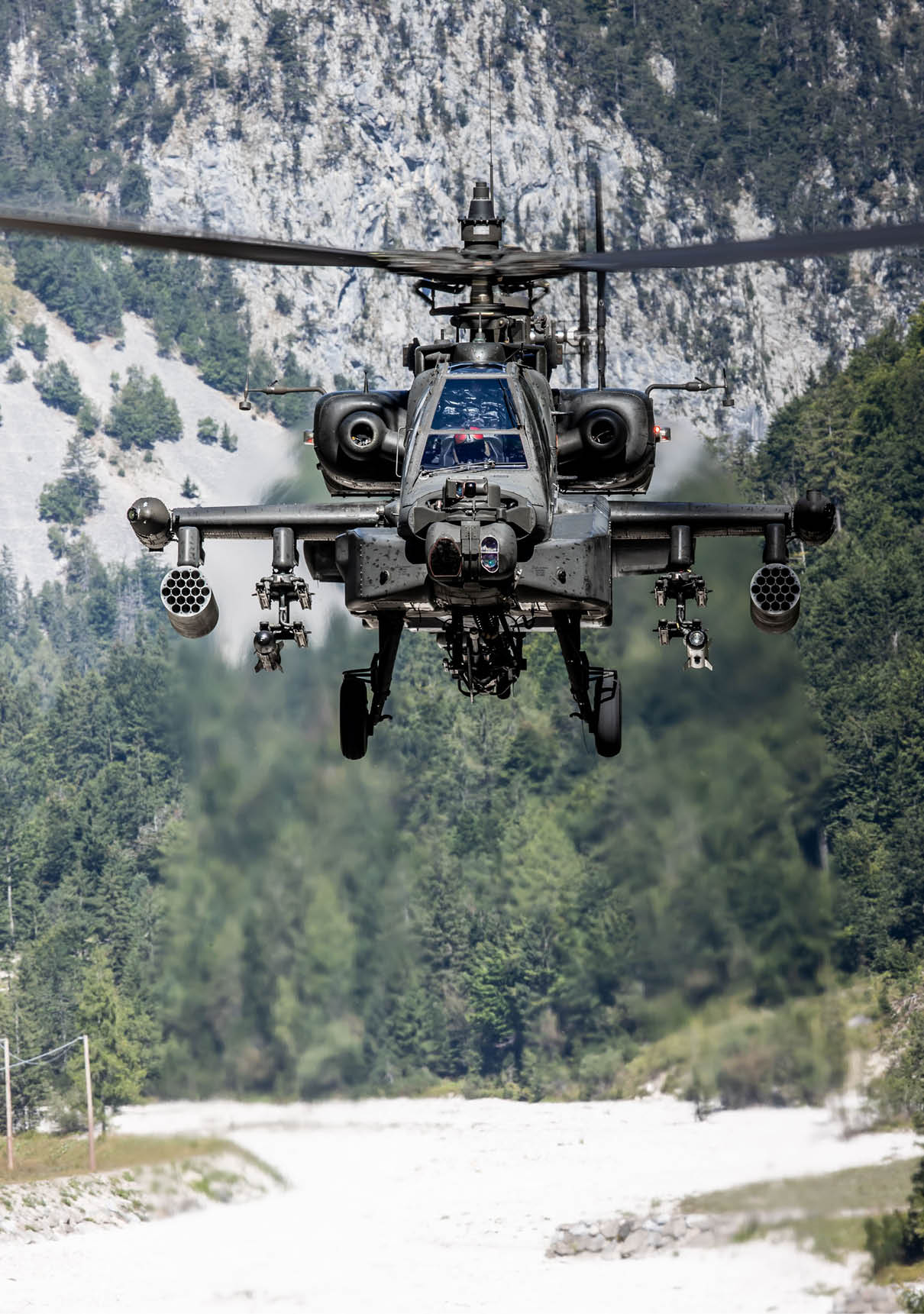 Aviano, 5 September 2023. Helikopters van het Defensie Helikopter Commando beoefenen het vliegen en landen in bergachtig terrein. Dit gebeurt in de Italiaanse Dolomieten vanaf de Italiaanse luchtmachtbasis Aviano.