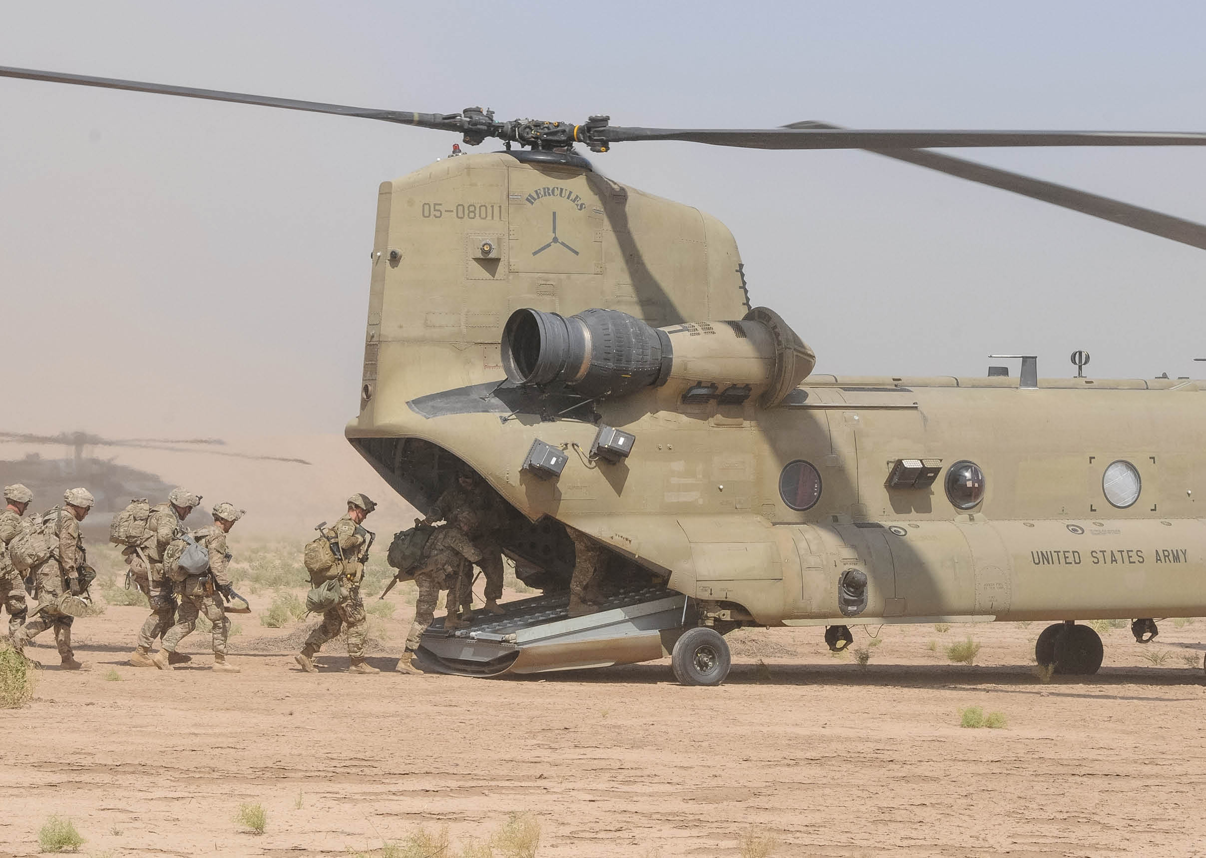 Paratroopers from Task Force Red Falcon’s Company C,1st Battalion, 325th Airborne Infantry Regiment, 2nd Brigade Combat Team, 82nd Airborne Division, load onto a CH-47 Chinook helicopter from the 2-149th General Support Aviation Battalion, Task Force Rough Riders, during the aerial response force exercise at Taji Military Complex, Iraq, August 13,2017. This training is part of the overall Combined Joint Task Force – Operation Inherent Resolve building partner capacity mission which focuses on training and improving the capability of partnered forces fighting ISIS. CJTF-OIR is the global Coalition to defeat ISIS in Iraq and Syria. (US Army Photo by Capt. Stephen James)