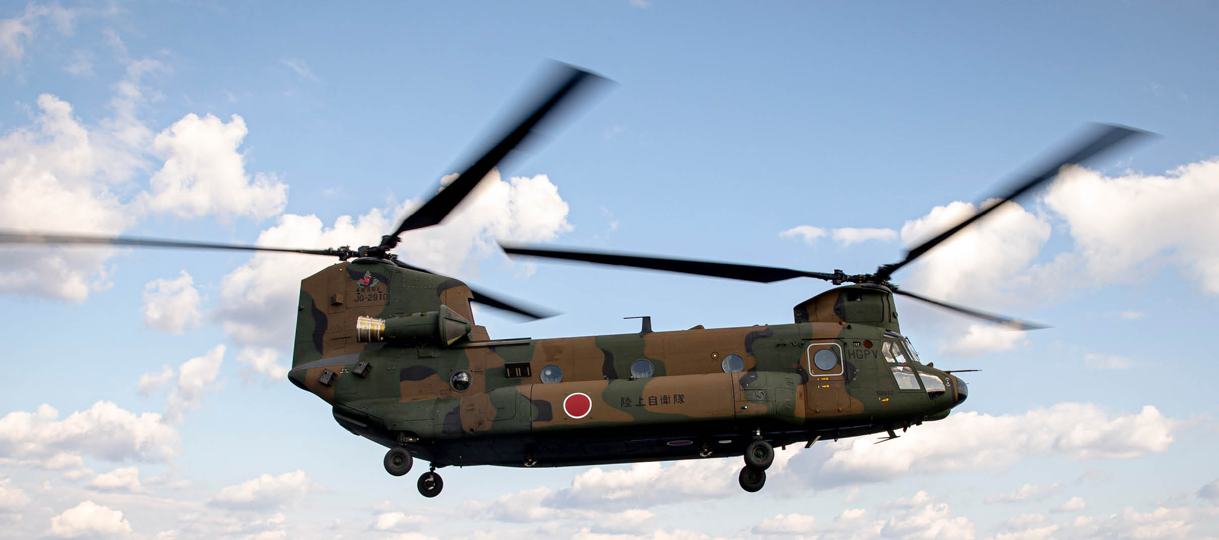 A Japanese Ground Self Defense Force (JGSDF) CH-47 Chinook Helicopter with 1st Transport Helicopter Group, 1st Helicopter Brigade, lands on amphibious assault ship USS America (LHA 6) in the Philippine Sea, Jan. 31, 2021. This was the first time a JGSDF CH-47 has landed on an LHA 6. The 31st Marine Expeditionary Unit is operating aboard ships of the America Expeditionary Strike Group in the 7th fleet area of operations to enhance interoperability with allies and partners and serve as a ready response force to defend peace and stability in the Indo-Pacific region. (U.S. Marine Corps photo by Cpl. Cody Rowe)