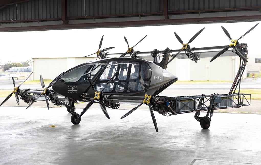 AMSL Aero founders Andrew Moore and Siobhan Lyndon with their electic aircraft Vertiia at bankstwon Aipoprt on Friday 19 August 2022. Photo by Peter Morris/sydneyheads.com