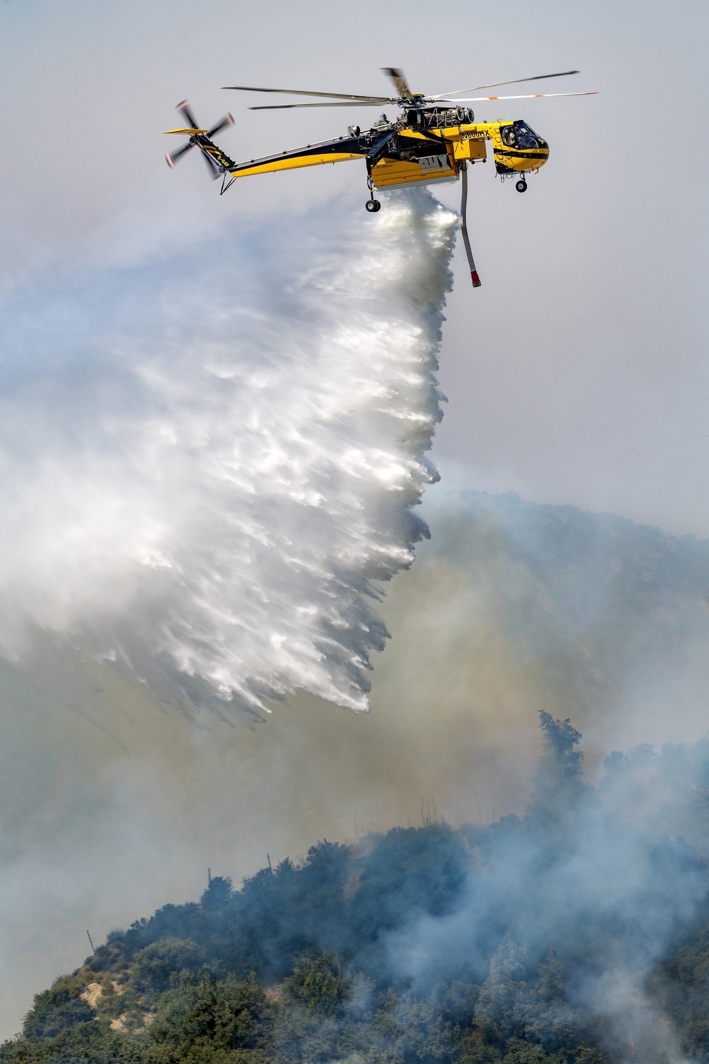 Helicopters Express’s Skycrane drops water at the Post Fire near Gorman, California. I looked at Flightradar24 to see where the helicopters
were dropping and found a dirt road that got me to the perfect location.