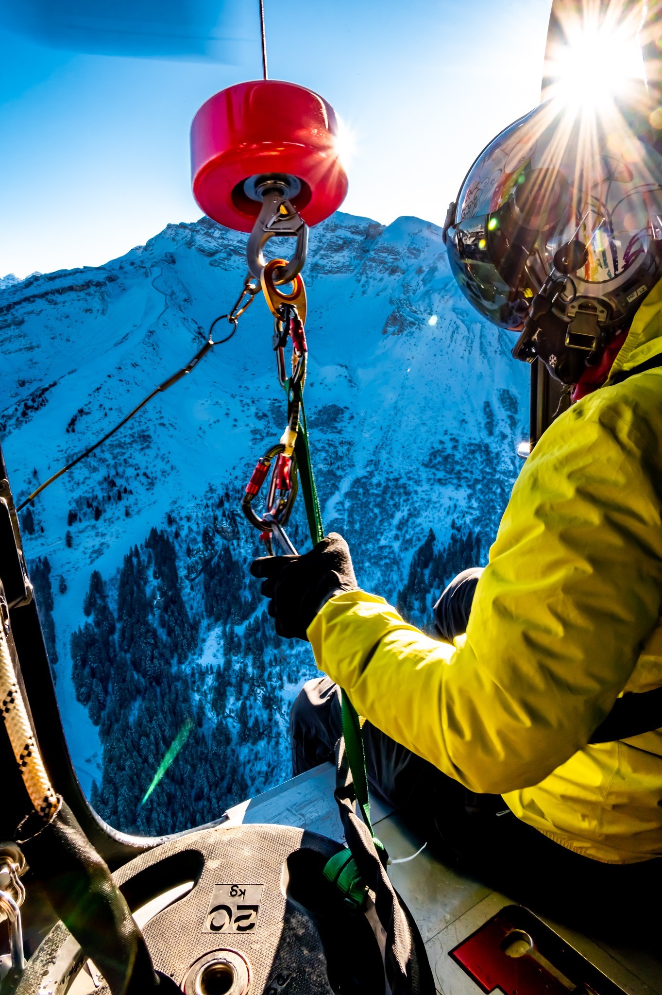 Photo on board an EC135 from the company MontBlanc Hélicoptère the operator is carrying out an approach and winching exercise before the
rescue season in the ski resort of Avoriaz.
