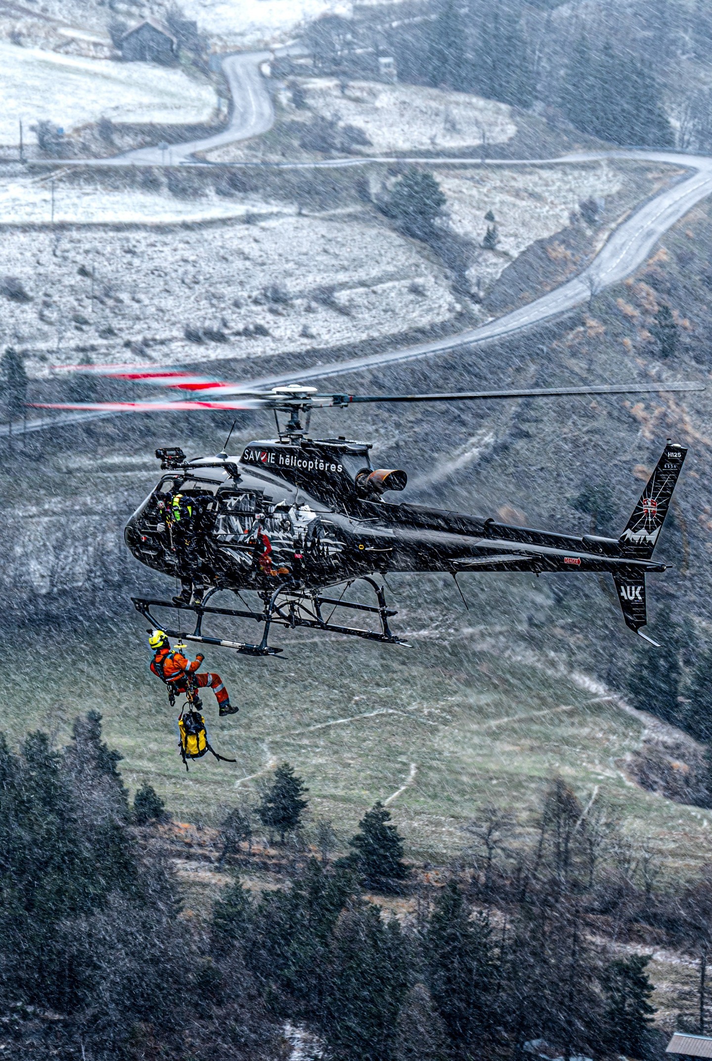 I captured this H125 from Savoie Hélicoptères during an air-to-air shoot. We're in the French Alps, on a mission to hoist rope access technicians onto a cliff to secure a road. During the shoot, snow began to fall, enabling us to capture this image in extreme conditions, showing the H125 in action.