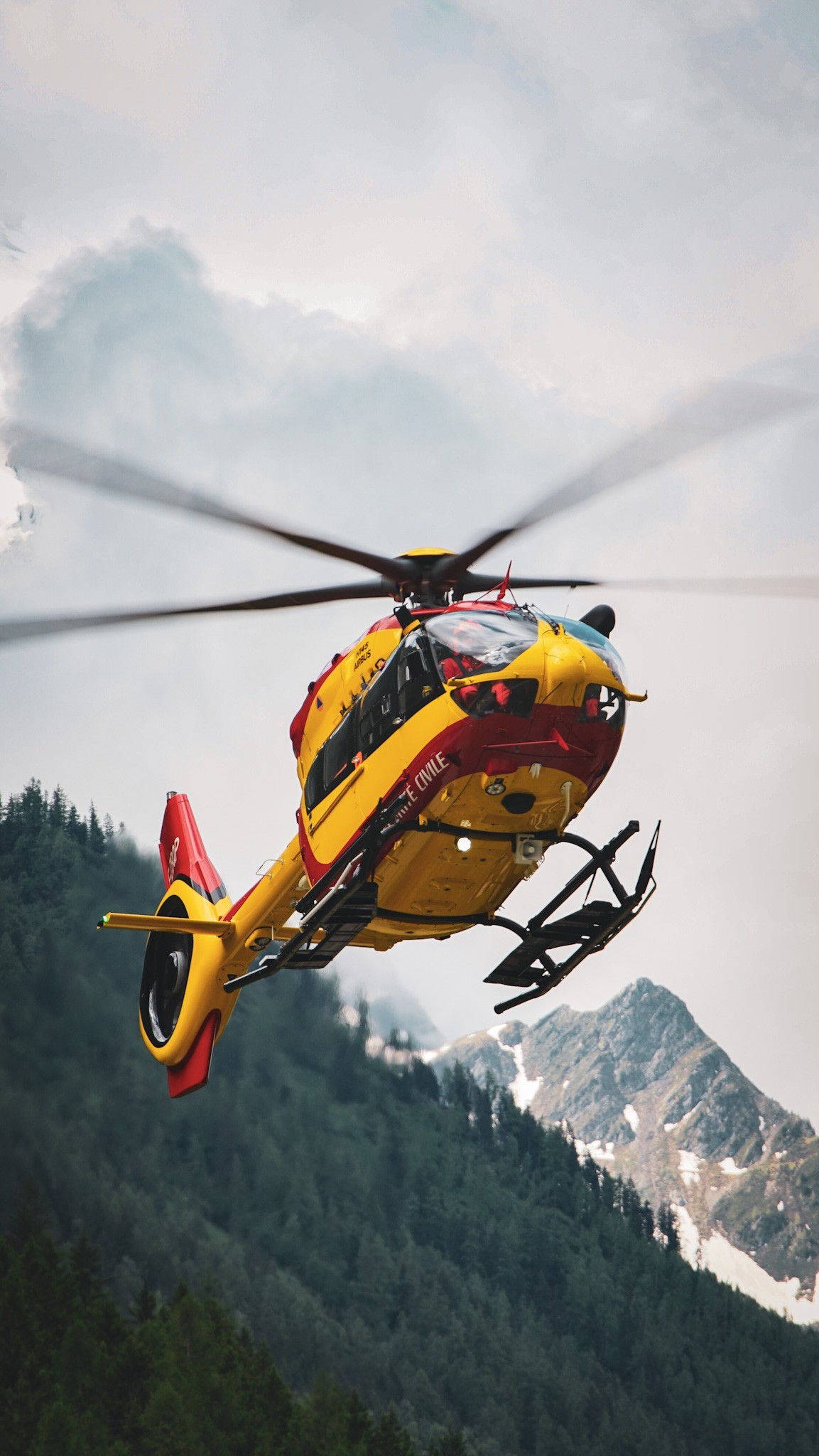 F-ZBQP H145 D3 heading back to the valley after a busy morning of missions 🚁⛰️