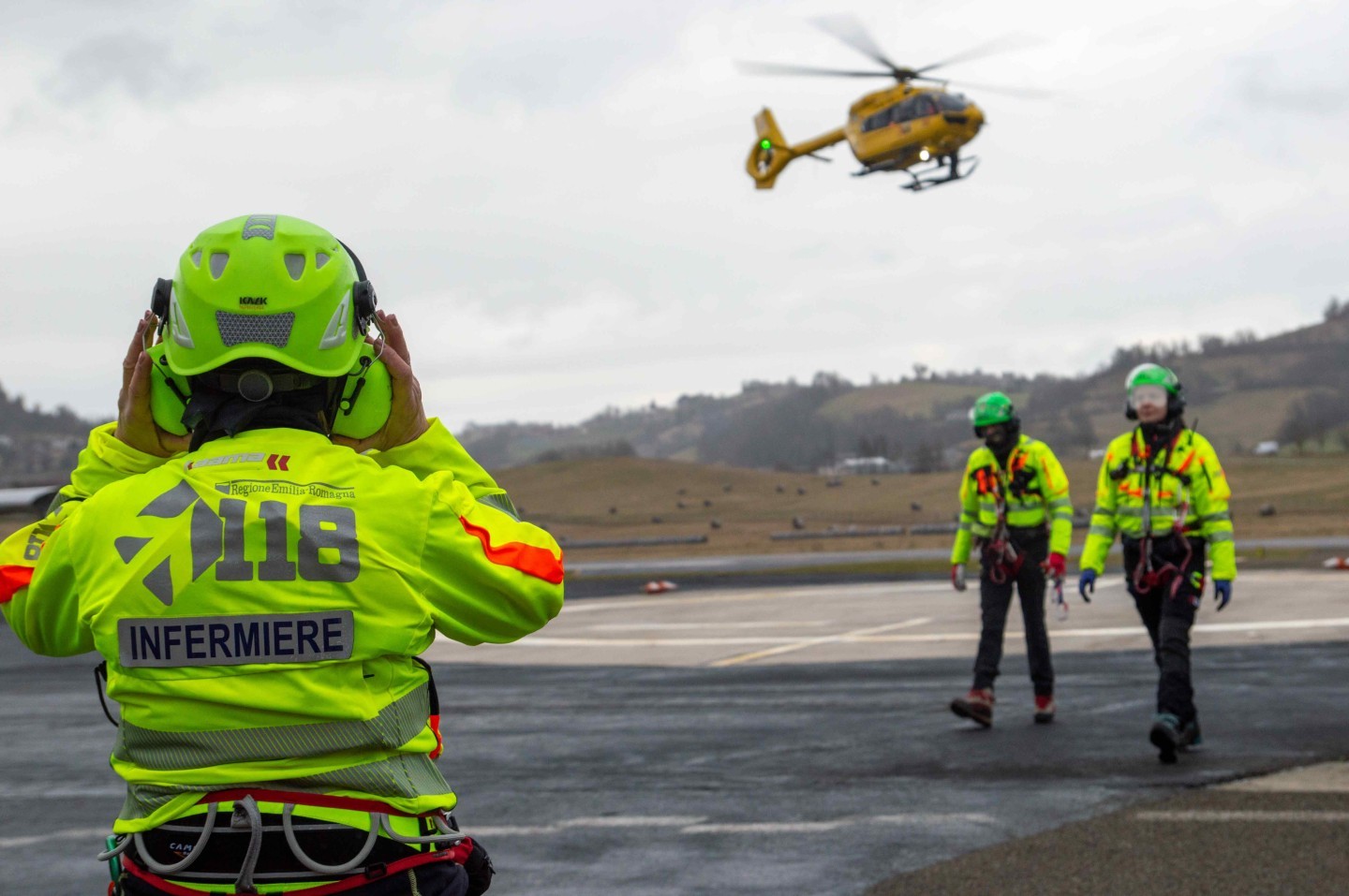 A nurse from the emergency/urgency service of the Emilia Romagna Regional Health Service (118) during an activity with the Alpine Rescue "Soccorso Alpino Emilia Romagna" with the Airbus H145 I-HBCR "Elipavullo" helicopter