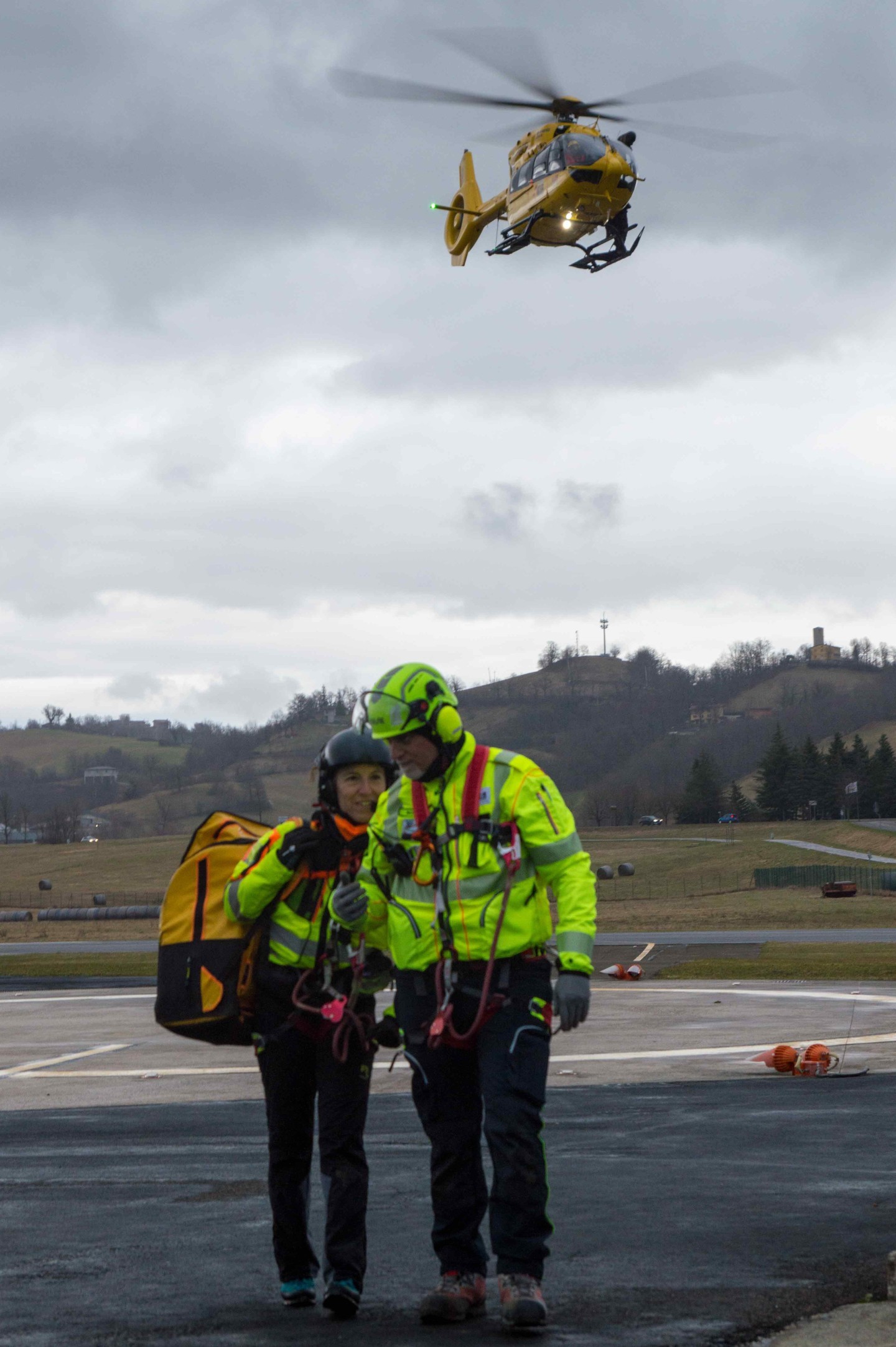 Alpine Rescue Technician and Doctor of the emergency/urgency service of the Emilia Romagna Regional Health Service (118) during an activity with the Alpine Rescue "Soccorso Alpino Emilia Romagna" with the Airbus H145 I-HBCR "Elipavullo" helicopter.