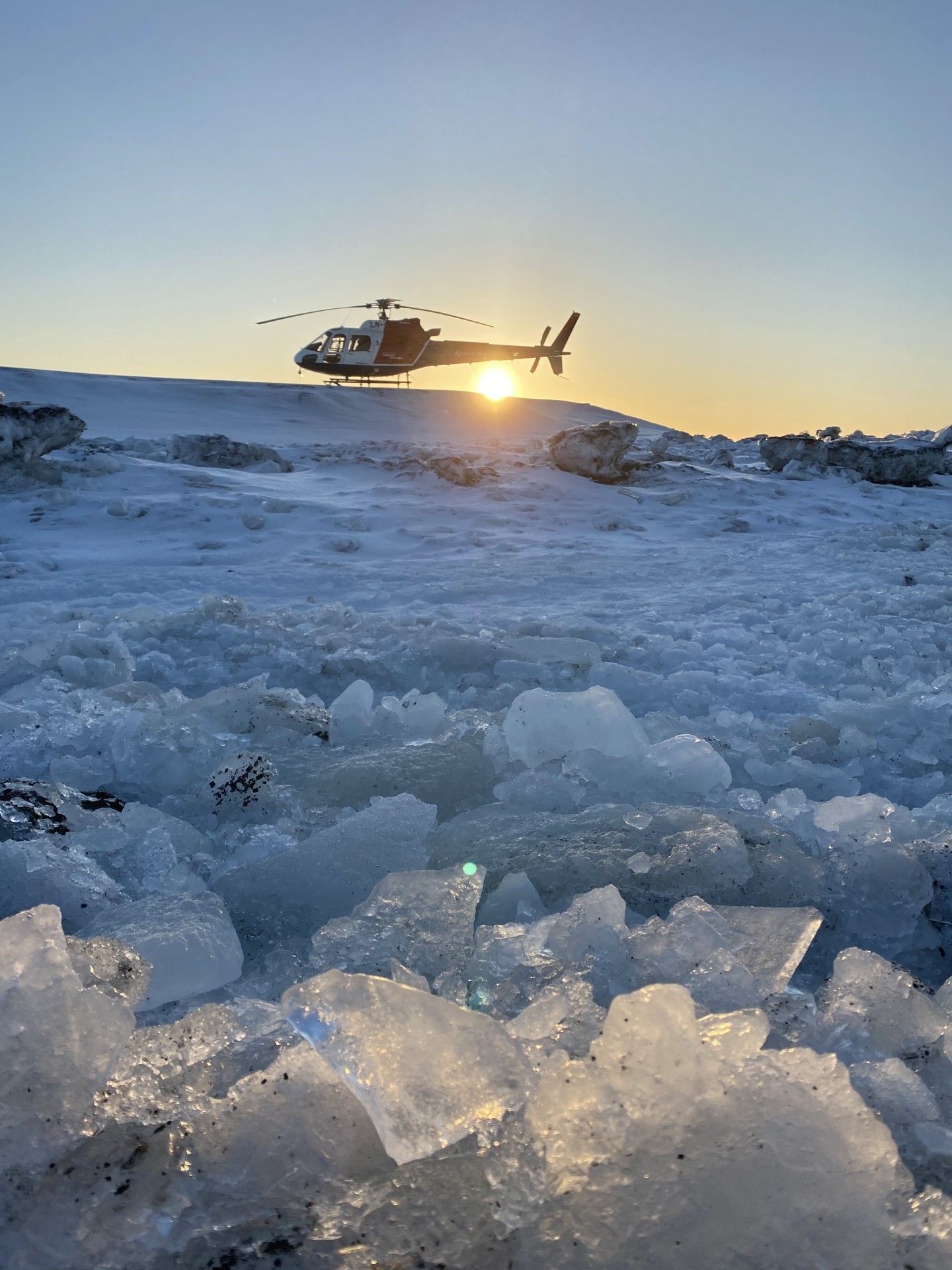 January flying in Iceland ✨ We took off at 11 in the morning into the sunrise and landed back in Reykjavík around 3 in the afternoon, just in time for sunset. Almost the whole day feels like golden hour. This one was taken on the black sand beach of the south coast.
