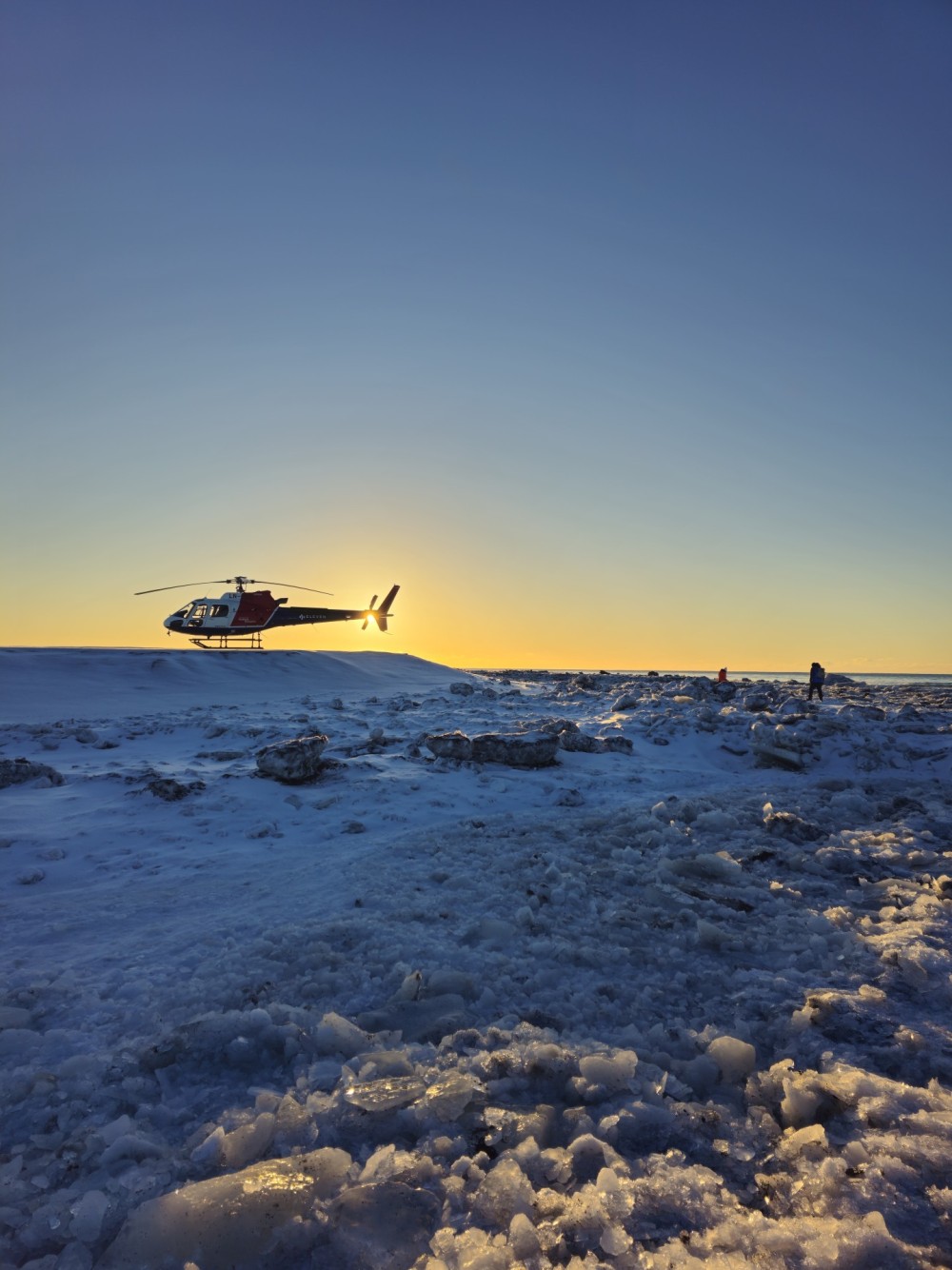 Life is like a camera. Focus on what's important. Capture the good times. And if things don't work out, just take another shot.Golden Hour Adventures in Iceland
Today was an absolutely stunning day for helicopter tours!