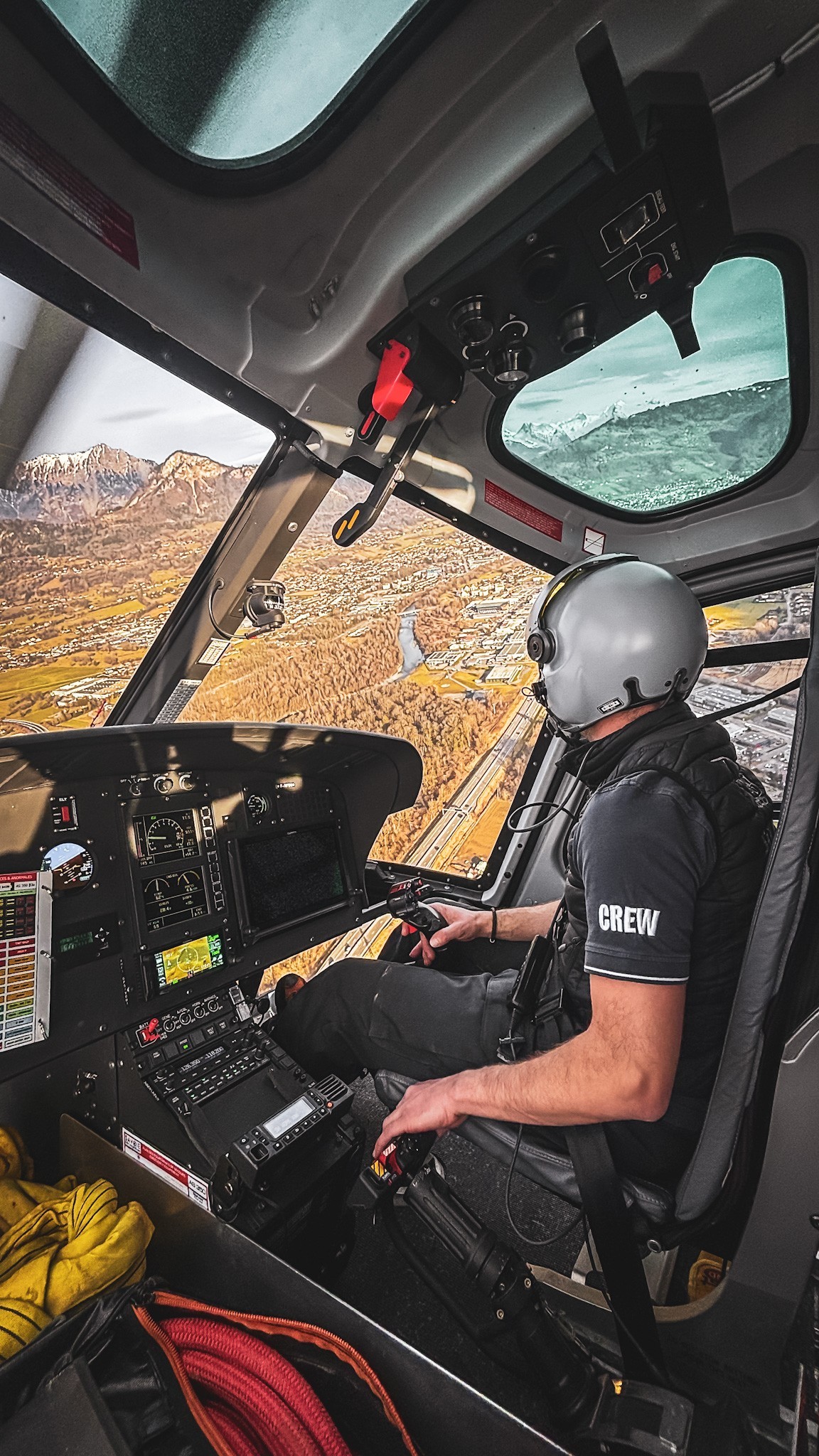 Returning from mission, on final approach to Savoie Hélicoptère’s base.