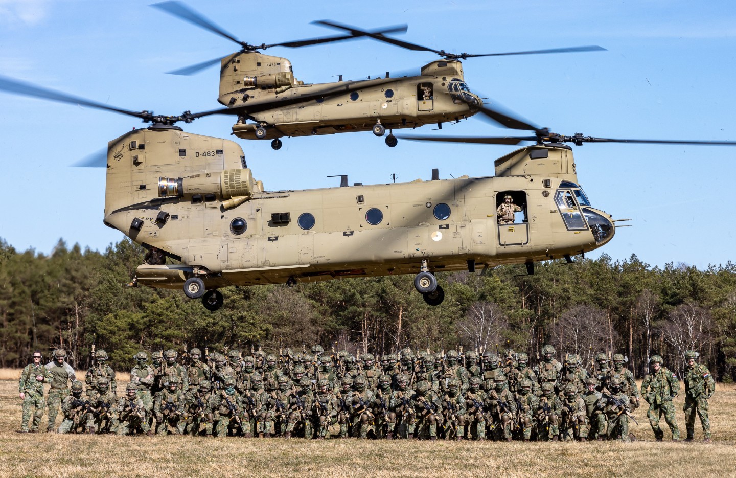 Final photo of a 2-hour basic helicopter training with members of the Marine Corps and members of the Air Mobile Brigade. 2 Boeing CH-47F Chinooks of the Royal Netherlands Air Force, flying by 298 Squadron (Gilze-Rijen Airbase)