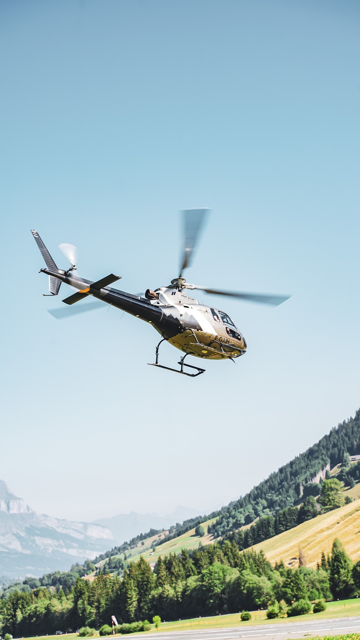 Here’s an AS350 B2 from Mont-Blanc Hélicoptères taking off from Megève Altiport for a scenic flight