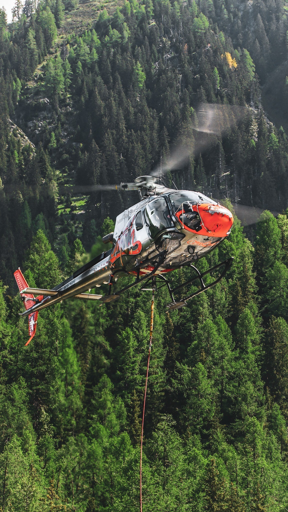 Chamonix Hélico’s H125 lifts off on a sling operation to resupply a mountain hut in the Mont Blanc massif.