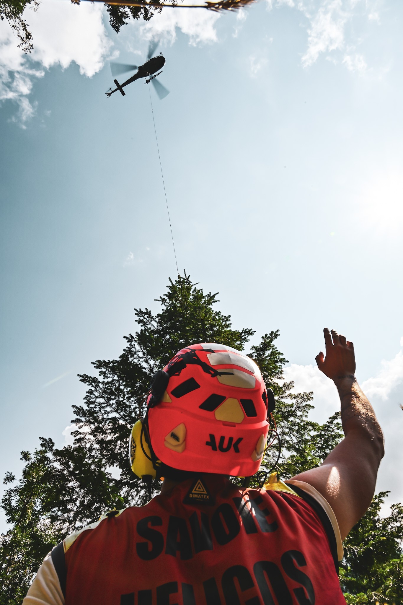 Took this picture with Savoie Helicoptere, 
During a logging mission in Haute-Savoie, being at the heart of the action allowed me to capture these images and truly appreciate their expertise and professionalism.