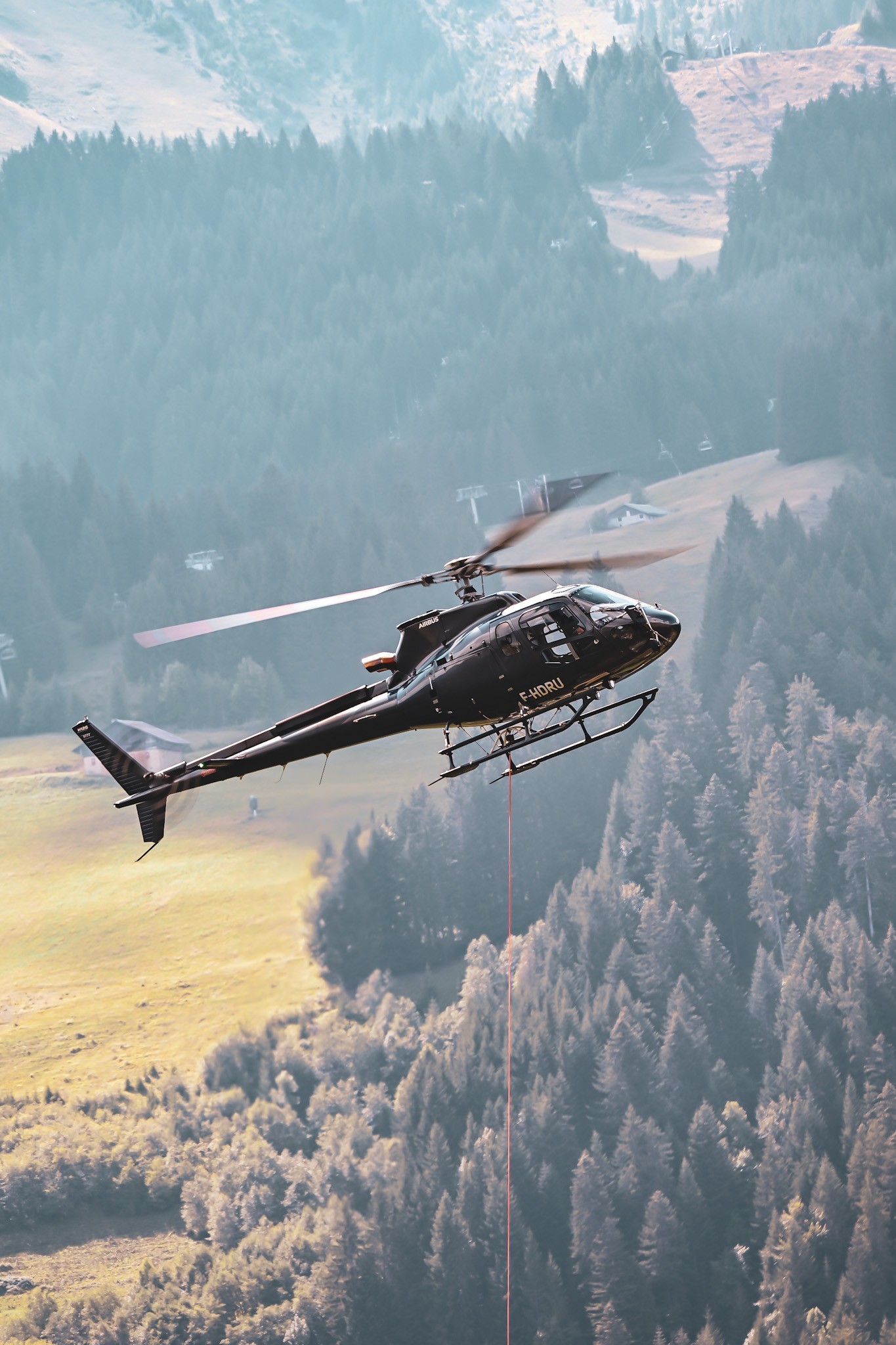 Took this picture with Savoie Helicoptere, and their new H125 ! 
During a logging mission in Haute-Savoie, being at the heart of the action allowed me to capture these images and truly appreciate their expertise and professionalism.