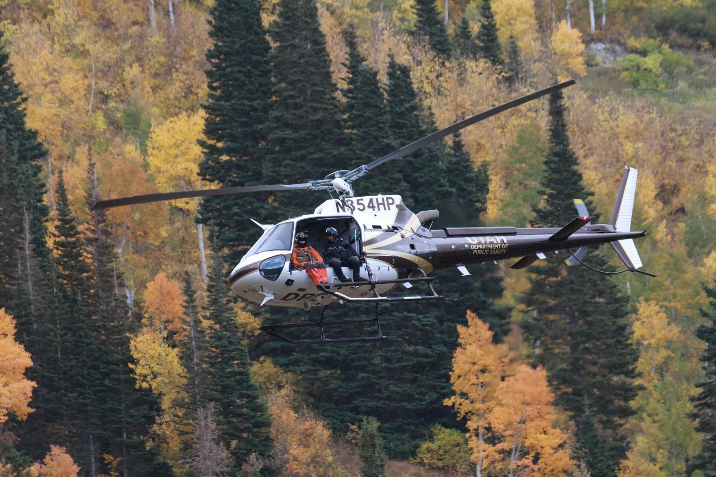 Utah DPS Aero Bureau conducting Air Rescue Systems fluid dynamic hoist training at Snowbird in Little Cottonwood Canyon, Utah. Spectacular Fall colors for a breathtaking day in the office!  Settings: f/6.3, Shutter Speed 1/2500, Center-weighted average.