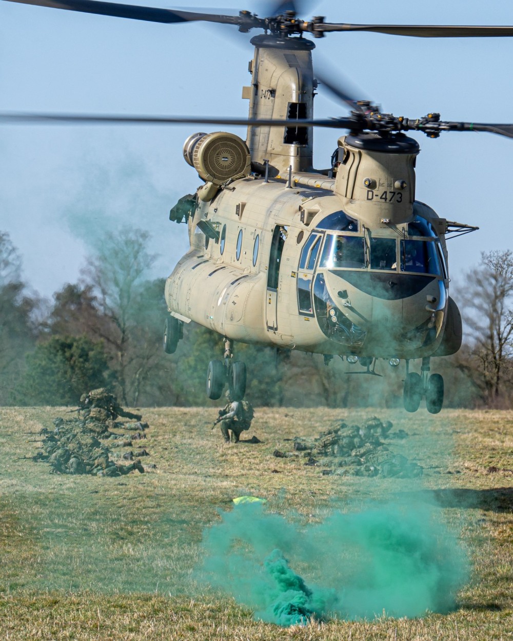 Here you see a Dutch CH47F Chinook helicopter working with soldiers. It looked like something out of a movie, especially when a smoke grenade was thrown. The green color of the Chinook created a striking effect.
