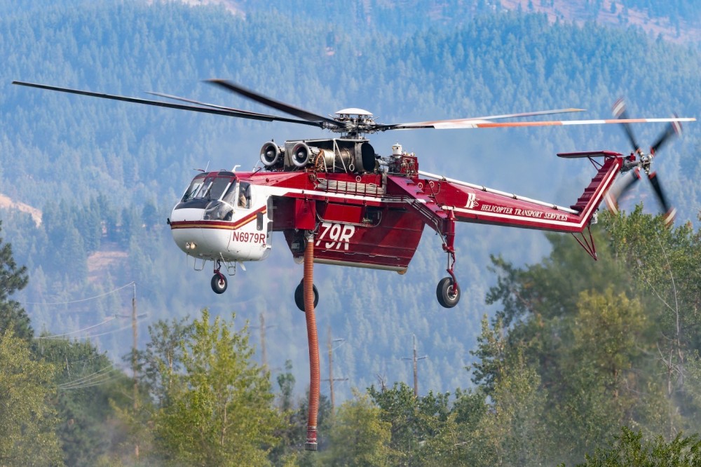Helicopter Transpot Services Sikorsky S-64 Skycrane N6979R drafting from the Wenatchee River in Dryden WA in support of the Allen Creek fire threatening homes up Blewett Pass.