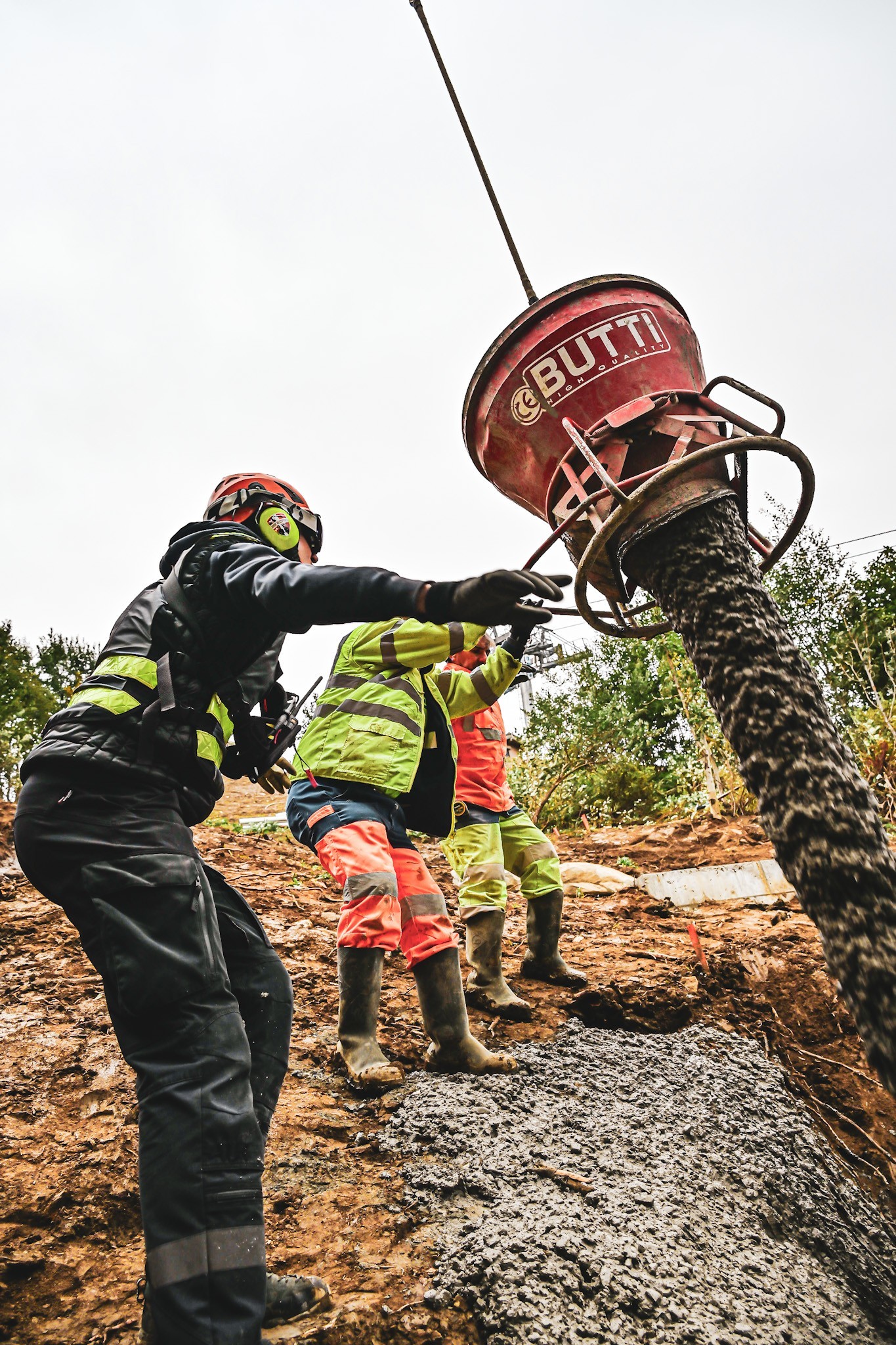 I took this picture with Savoie Hélicoptère in La Clusaz France during a concrete operation.
