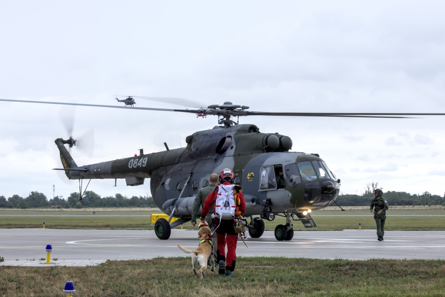 20250805 During the SARMEET 2025 at Kbely airbase in the Czech Republic this parajumper and his dog went onboard of the Czech helicopter for a demonstration