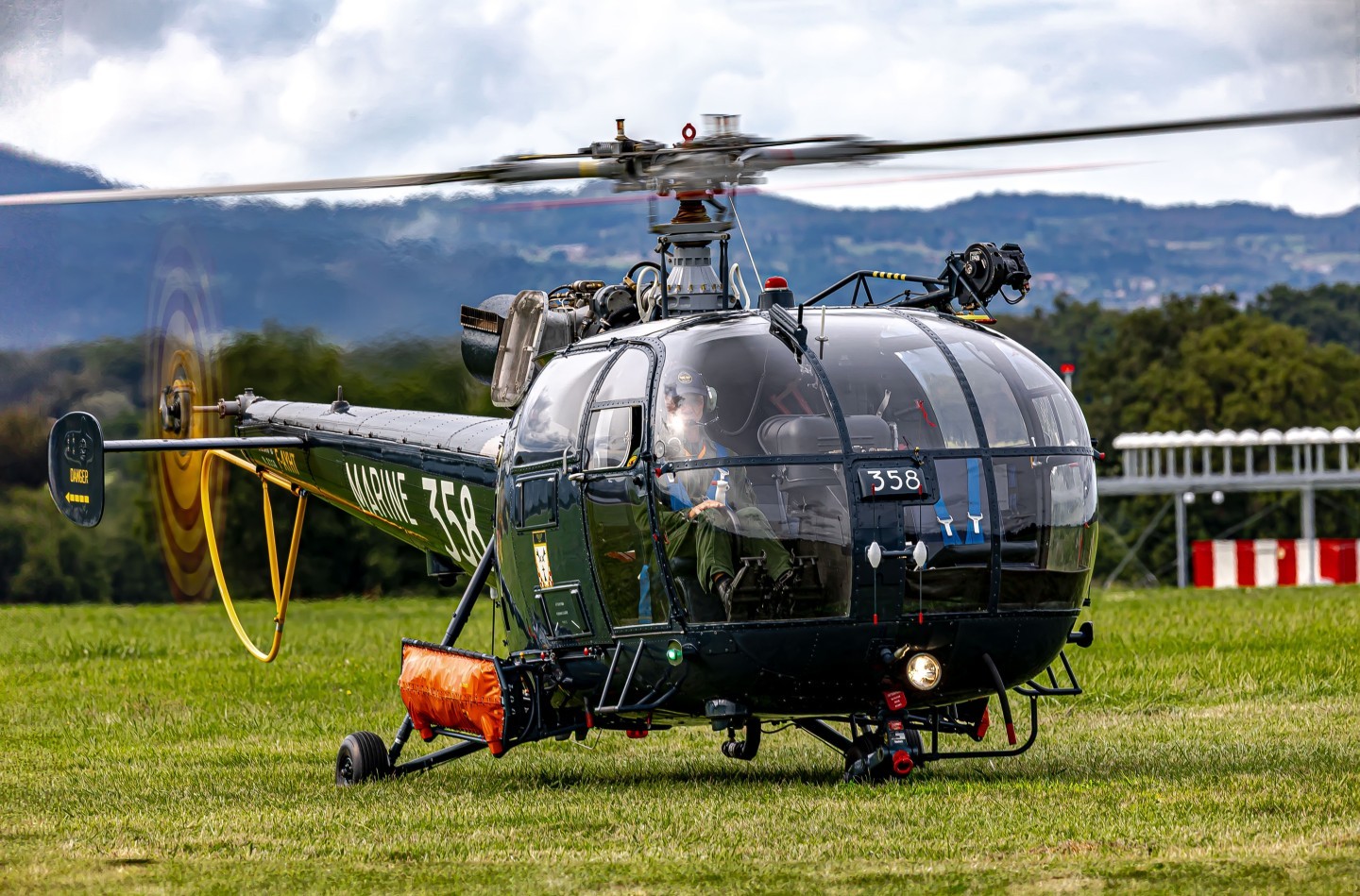 Hélicoptère Alouette III SA316B Nu 2358 F-AYHT-358 marine nationale
propriétaire associations les anciennes pales