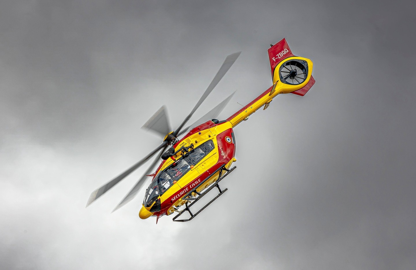 Sécurité civile Nîmes Garons hélicoptère Airbus H 145 F-ZBQQ /mode S - 3B7BA9 numéro de série 21330
opérateur Sécurité civile France
Affectation base Sécurité civile Nîmes garons