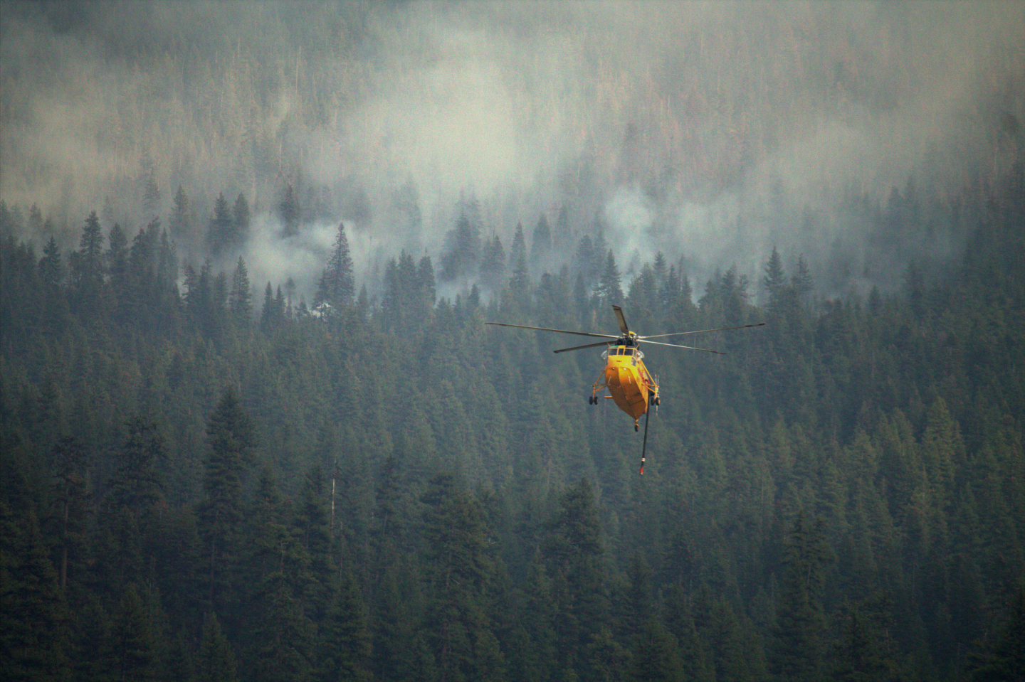 Croman S-61 Fighting a wildfire in Central Oregon, USA