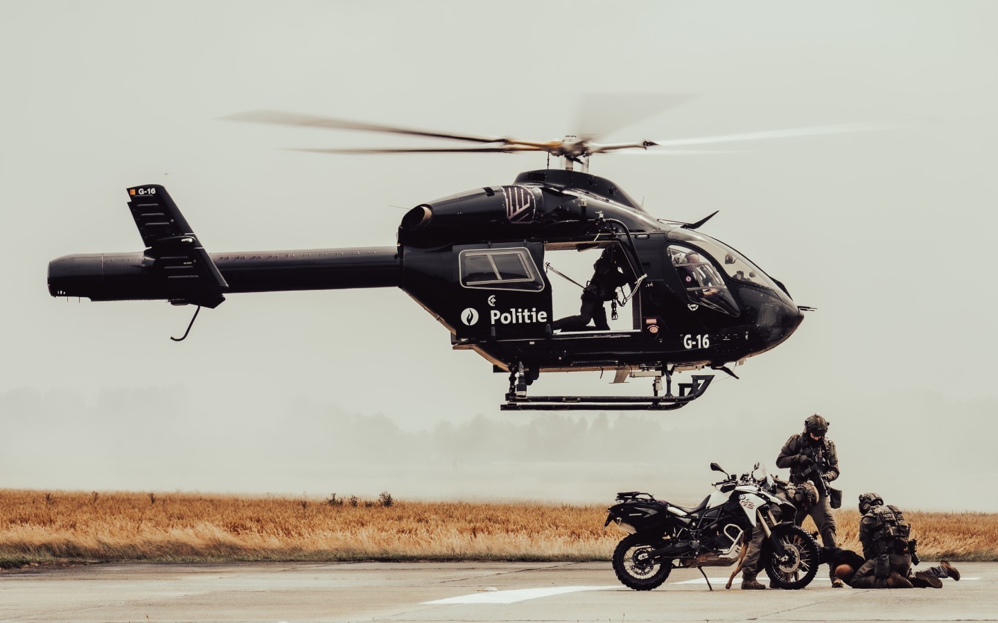 Belgian Federal Police
McDonnel Douglas MD902 Explorer
RAGO Heli
with special Forces of federal Police : DSU Group Diane