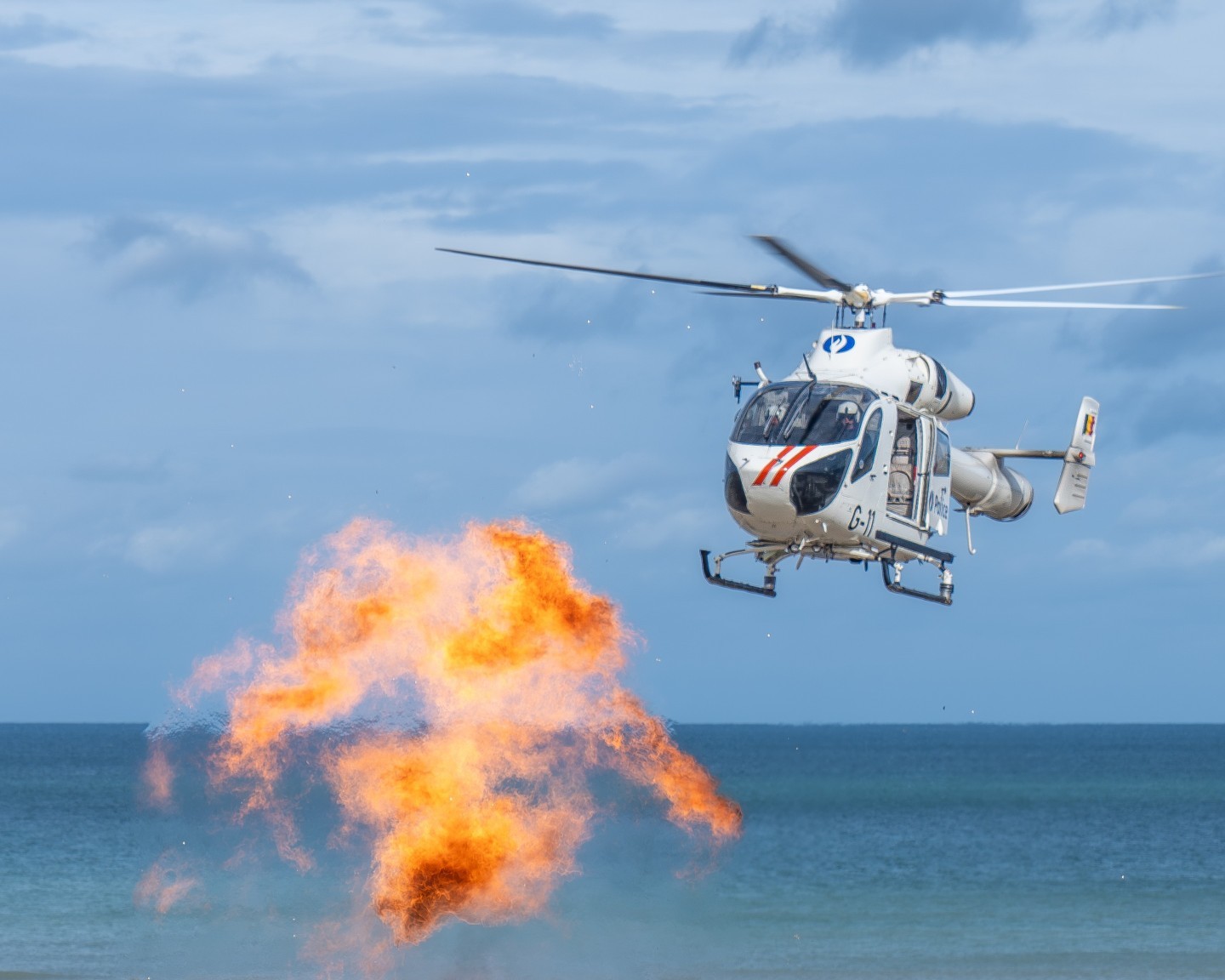 Belgian Federal Police
McDonnel Douglas MD902 Explorer
RAGO Heli
with special Forces of federal Police : DSU Group Diane