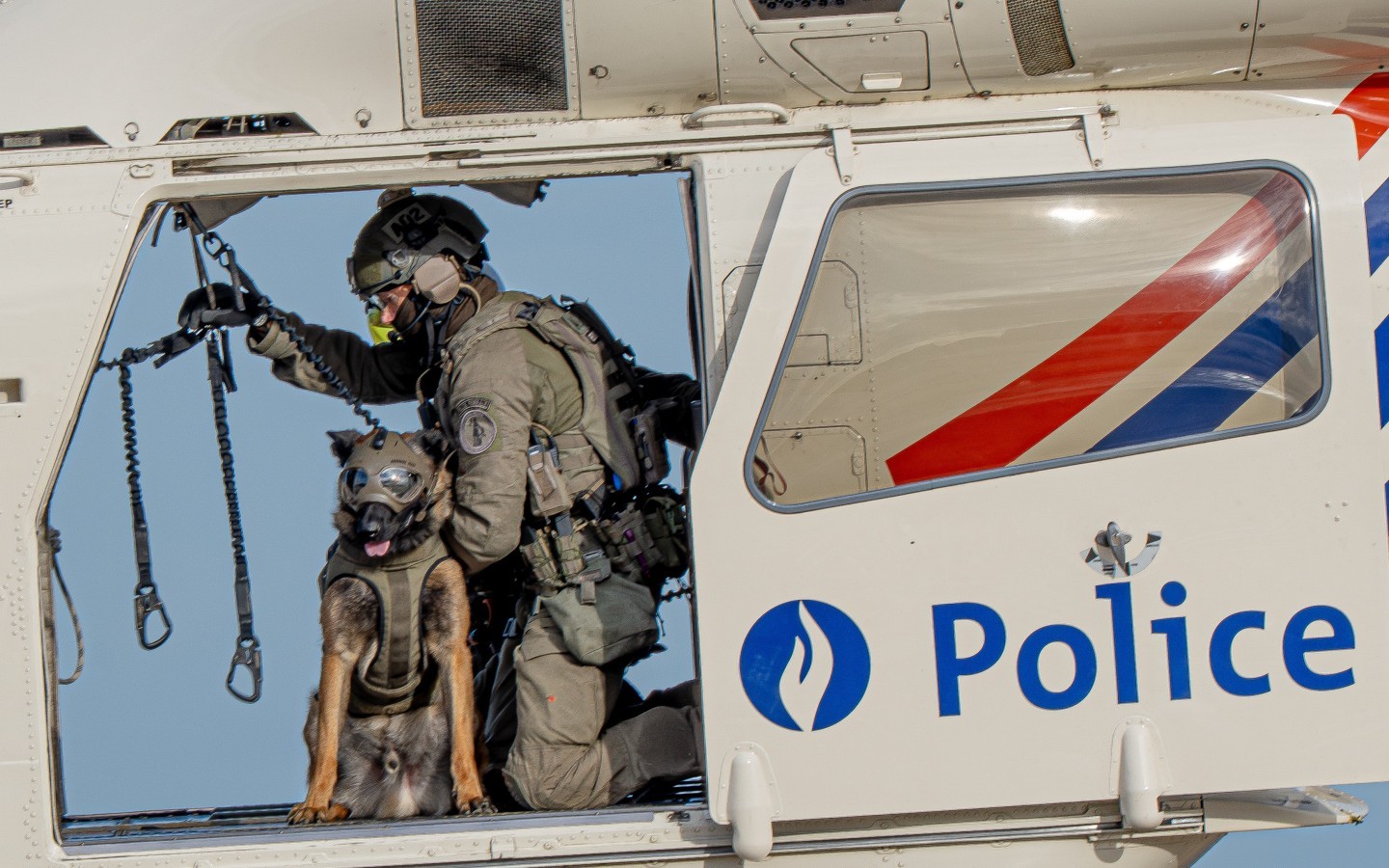 Belgian Federal Police
McDonnel Douglas MD902 Explorer
RAGO Heli
with special Forces of federal Police : DSU Group Diane