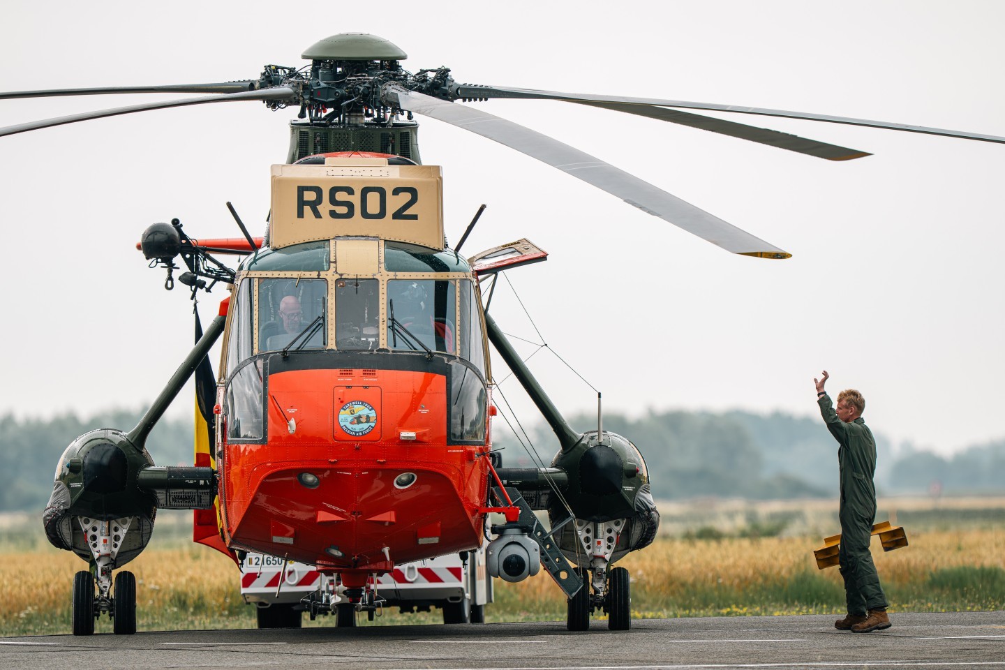 Starting up Former BAF Sea King mk.48
now operated by Historical Helicopters