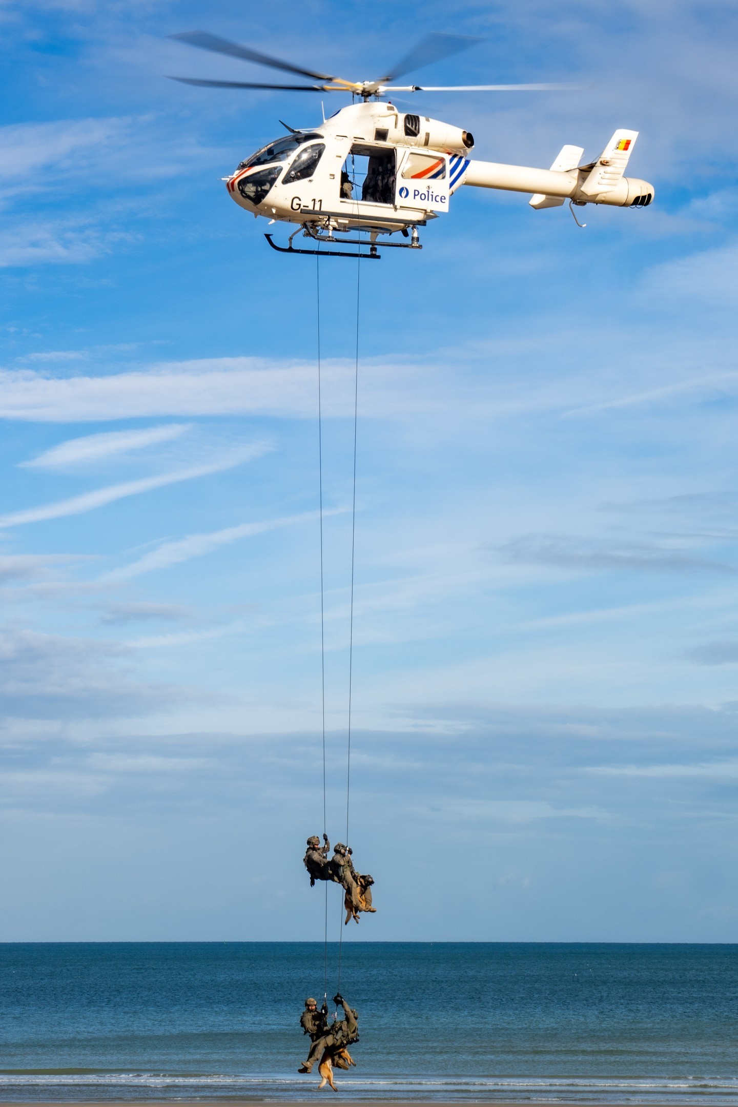 Belgian Federal Police
McDonnel Douglas MD902 Explorer
RAGO Heli
with special Forces of federal Police : DSU Group Diane