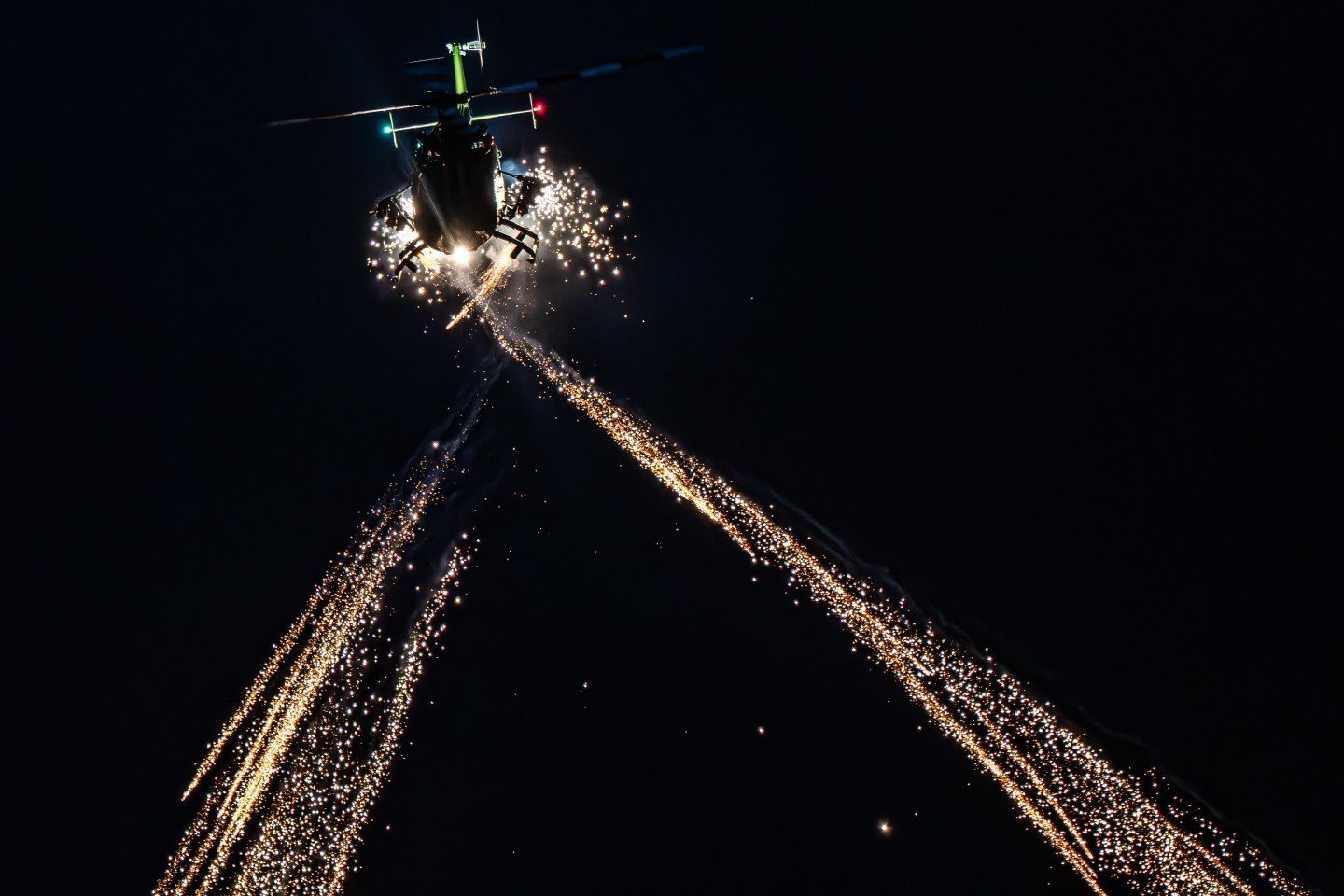 The photo was taken at the Sanicole Sunset Airshow 2025 in Belgium, capturing the Polish Bölkow Bo-105 helicopter flown by veteran pilot Maciej Dominiak. Once a German Army attack helicopter, now reborn as a spectacular airshow performer, the Bo-105 shows breathtaking agility and precision. During the display, it lights up the evening sky with fireworks, blending technical mastery, pilot skill, and pure visual drama.