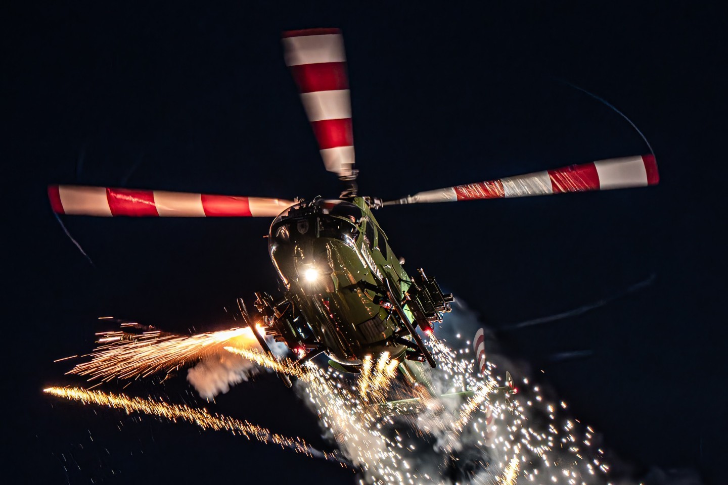 The photo was taken at the Sanicole Sunset Airshow 2025 in Belgium, capturing the Polish Bölkow Bo-105 helicopter flown by veteran pilot Maciej Dominiak. Once a German Army attack helicopter, now reborn as a spectacular airshow performer, the Bo-105 shows breathtaking agility and precision. During the display, it lights up the evening sky with fireworks, blending technical mastery, pilot skill, and pure visual drama.
