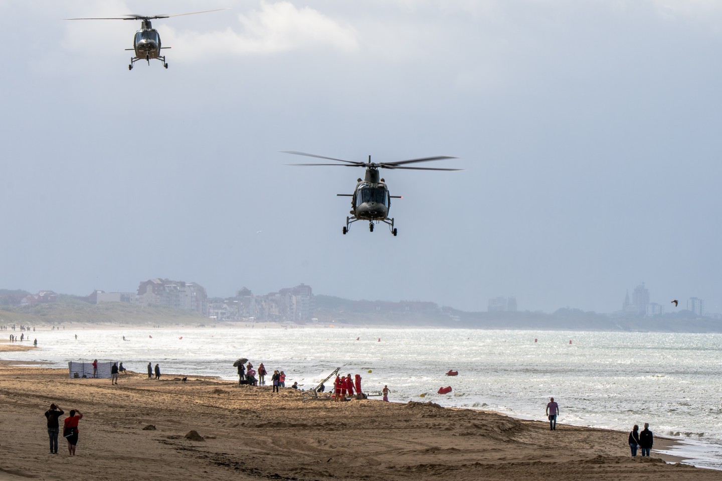 The Belgian Air Force (BAF) operates the Agusta A109BA “Griffon” as a versatile light utility and combat support helicopter, serving roles from reconnaissance to anti‑tank missions.
With Belgian Special Forces, beach landing