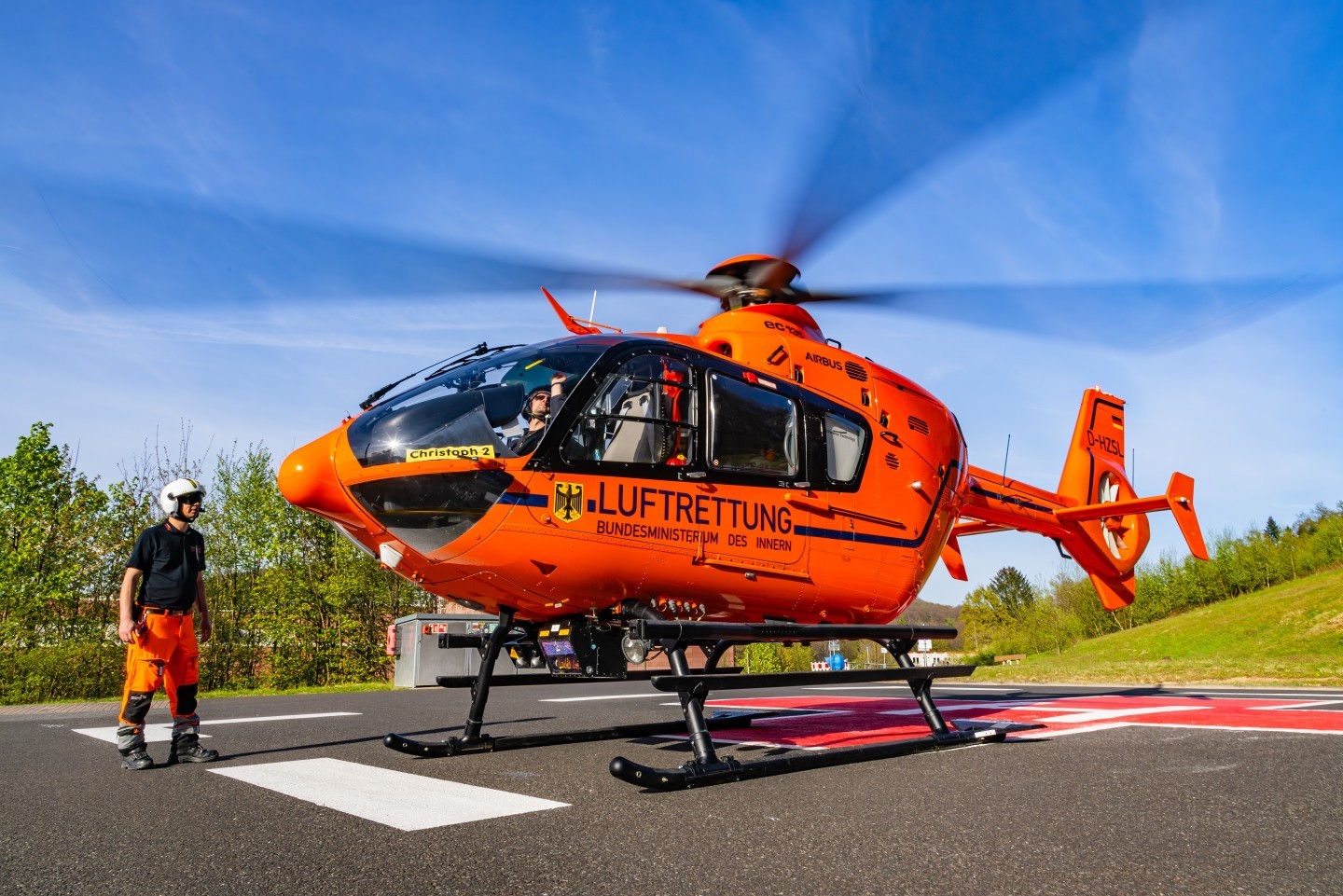 D-HZSL Airbus EC135, Christoph 2 during a rescuemission at Hospital Aschaffenburg. Here u can see the helicopter during startup for the flight back home to its base at Frankfurt