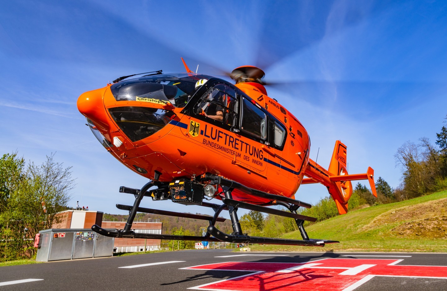 D-HZSL Airbus EC135, Christoph 2 during a rescuemission at Hospital Aschaffenburg. Here u can see the helicopter during takeoff for the flight back home to its base at Frankfurt