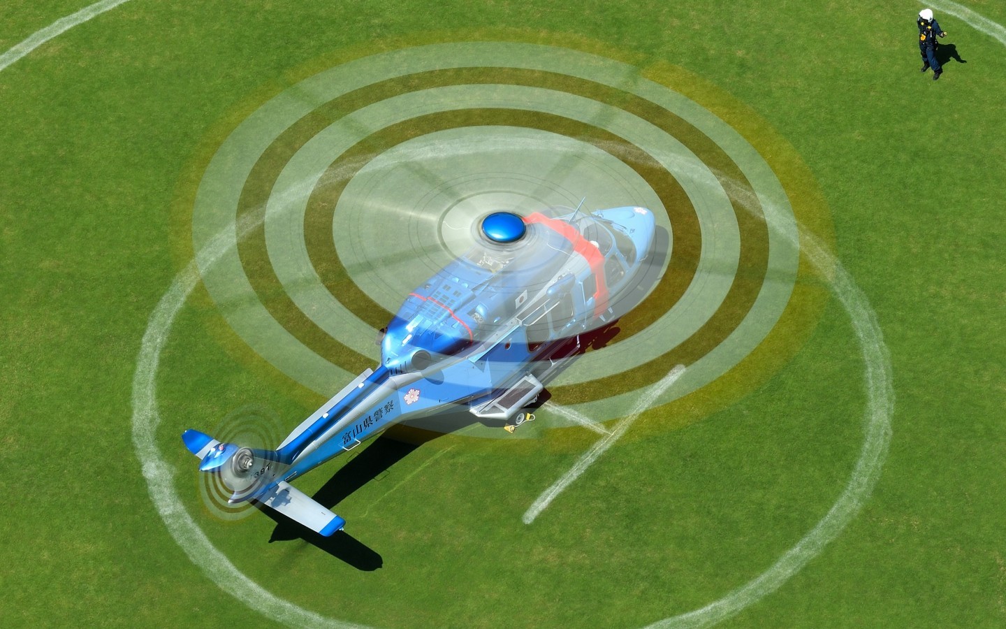 AW139 "Tsurugi"(Name of the Mountain) of Toyama Police Dept. was preparing for take-off on a temporary helipad.
He is the only helicopter operated by Toyama Police Dept.