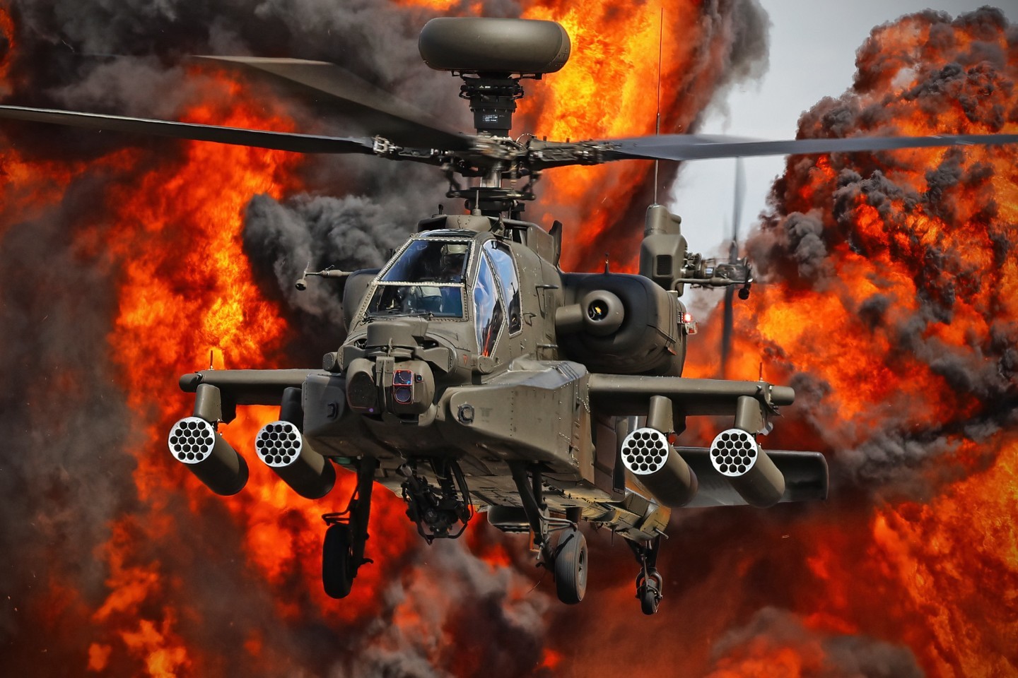 UK Army Air Corps demonstration of the AH-64E at the Royal International Air Tattoo 2025