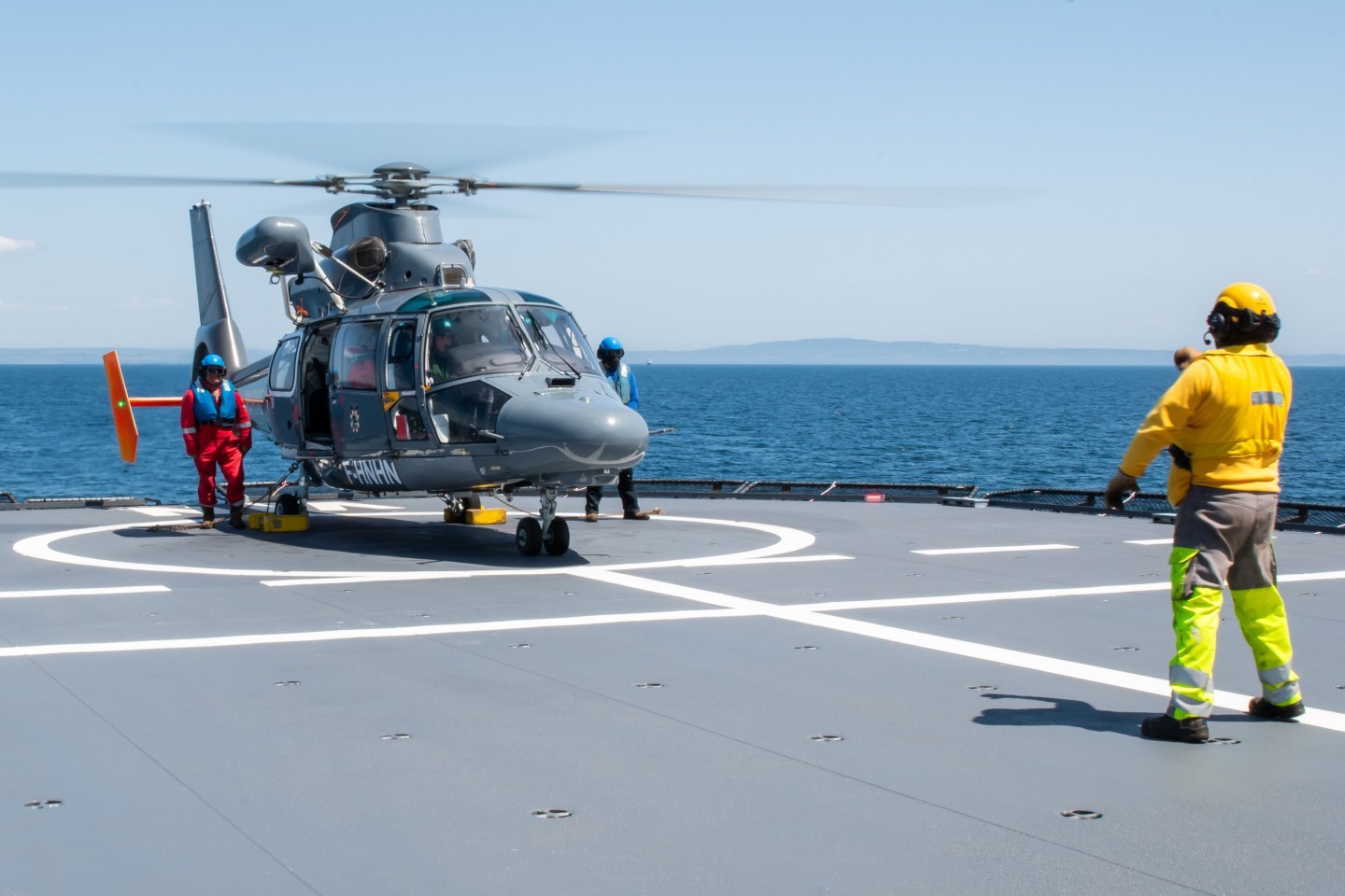 During my visit to the 34F at the Lanvéoc-Poulmnic Naval Air Base, I had the opportunity to fly with the Dauphin helicopter to the VN Partisan to photograph deck-landing training for the helicopters. I took this picture after the pilots dropped me onto the ship's deck.