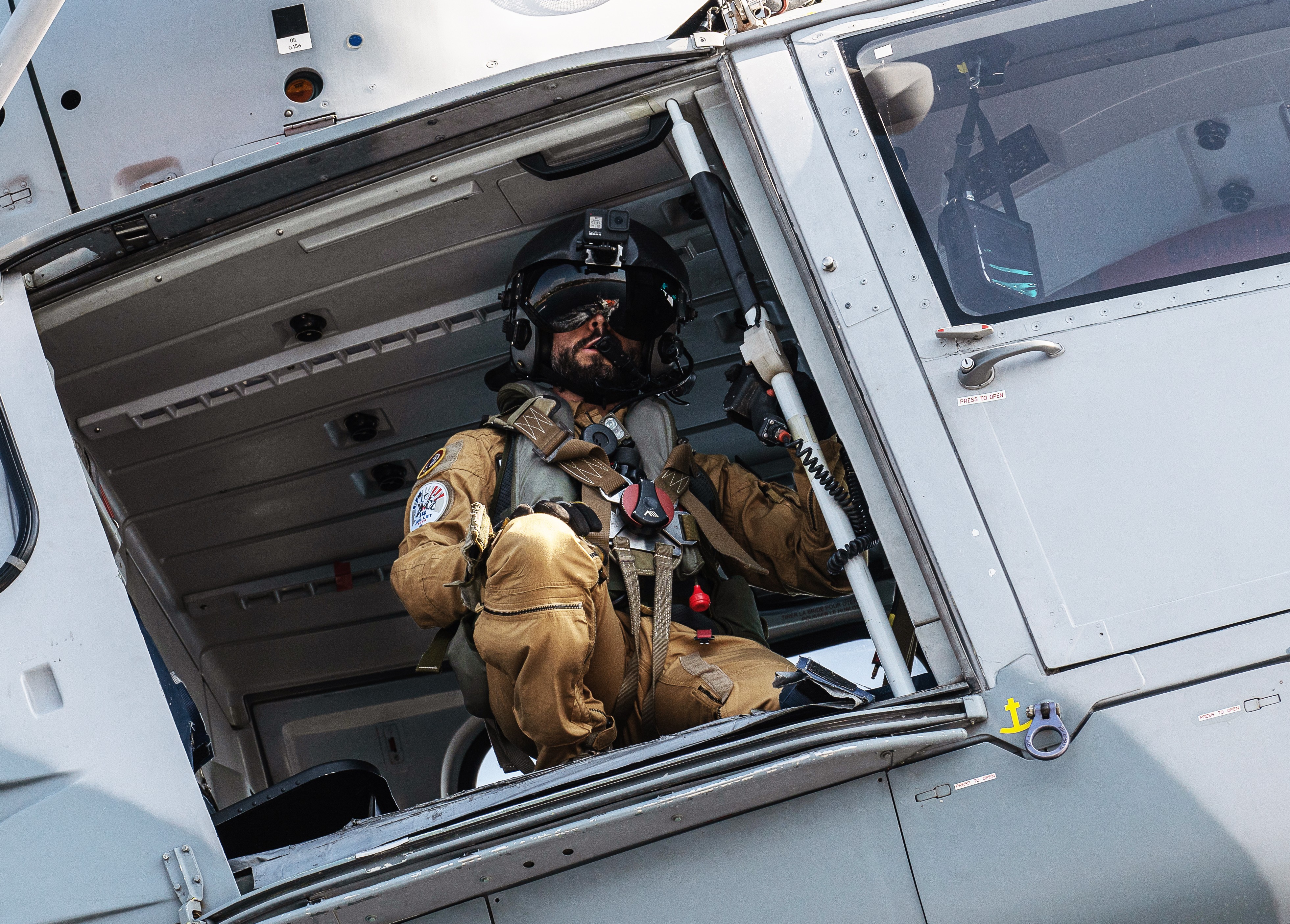 Demonstration between a Dauphin helicopter (french navy) and the SNSM (French Sea Rescue Society).