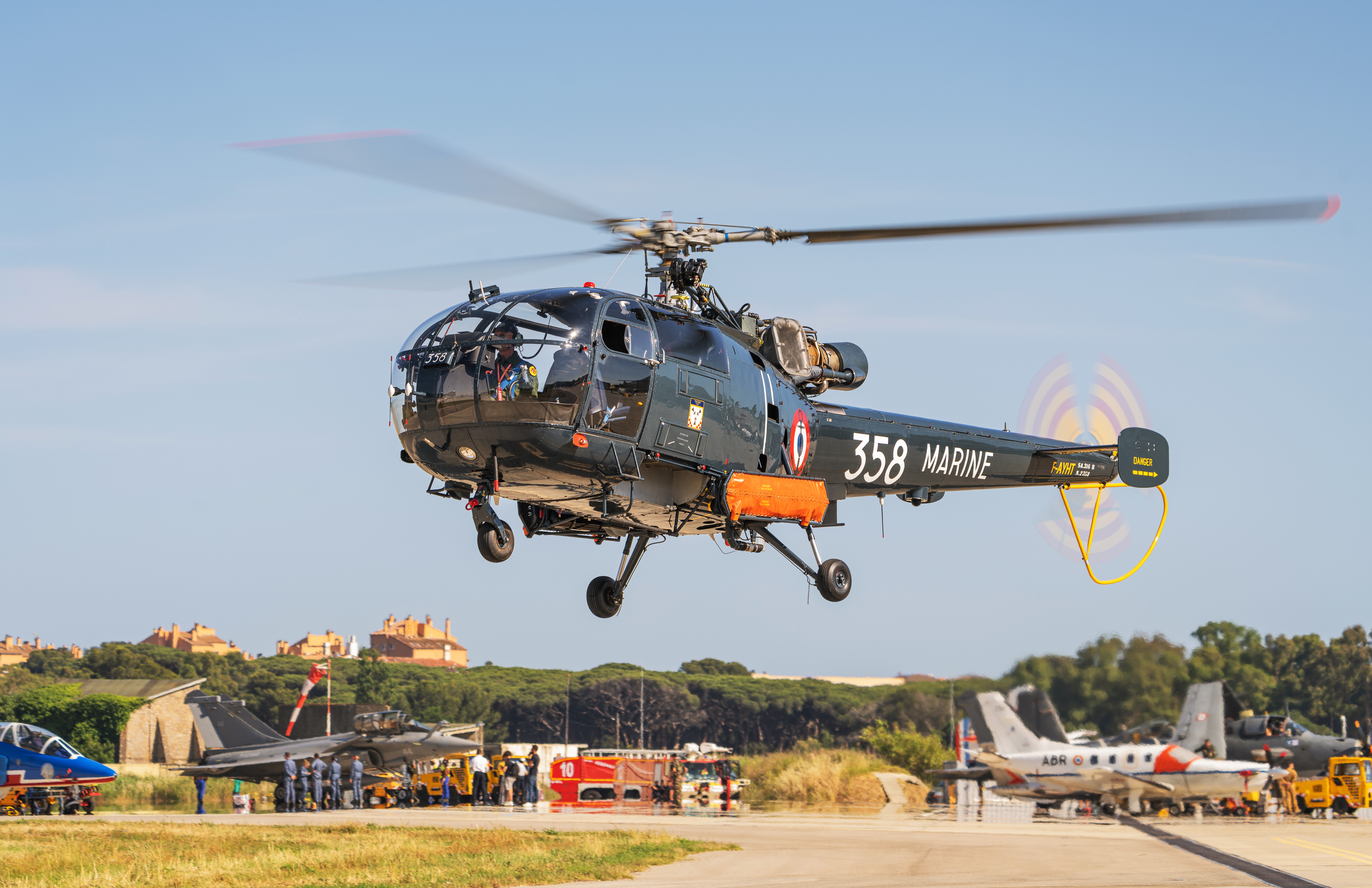 An Alouette III helicopter from the Hyères Naval Air Base.
Air show celebrating the 100th anniversary of the naval air base.