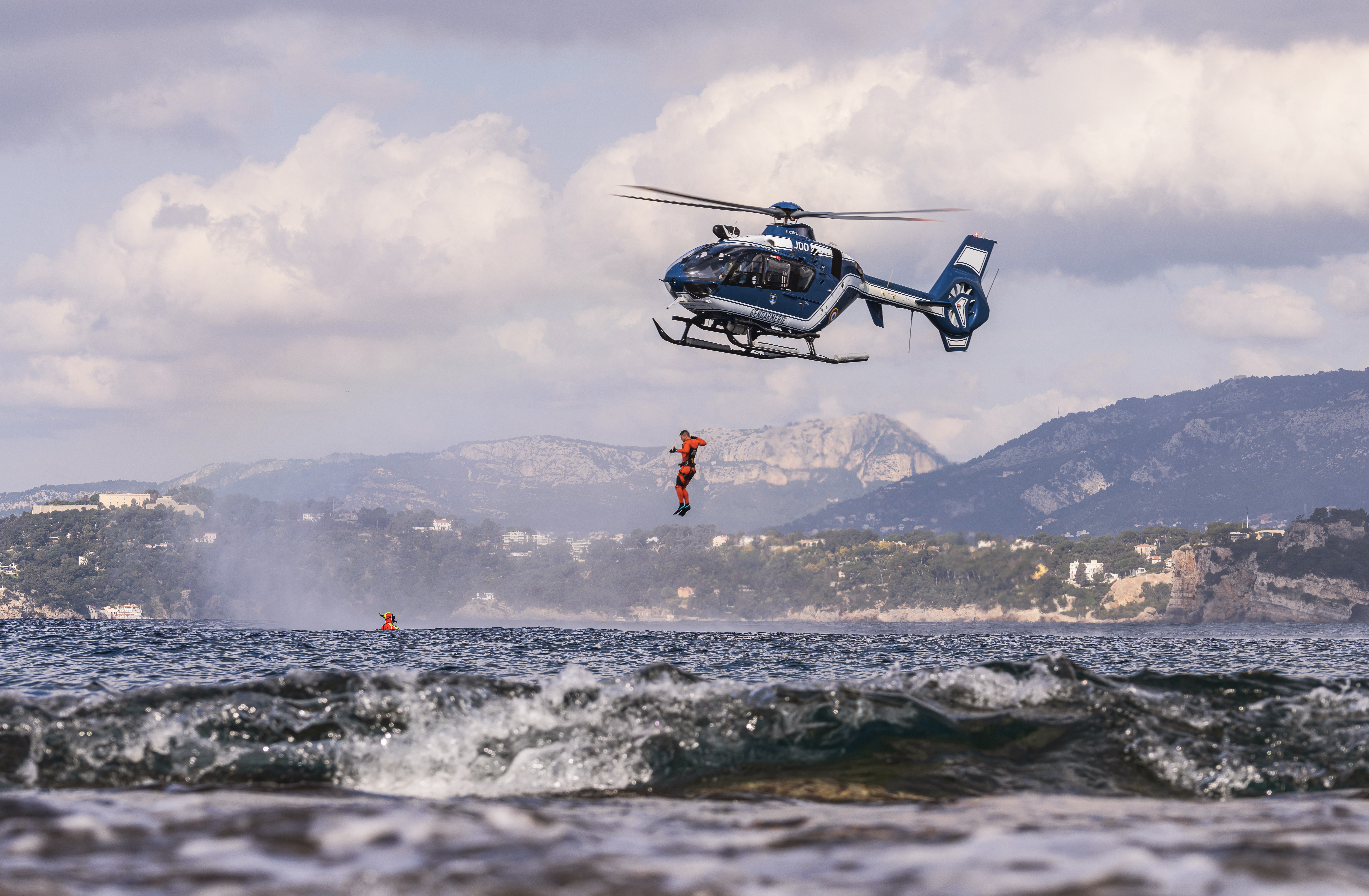 Sea rescue exercise with an EC135 from the National Gendarmerie Air Force