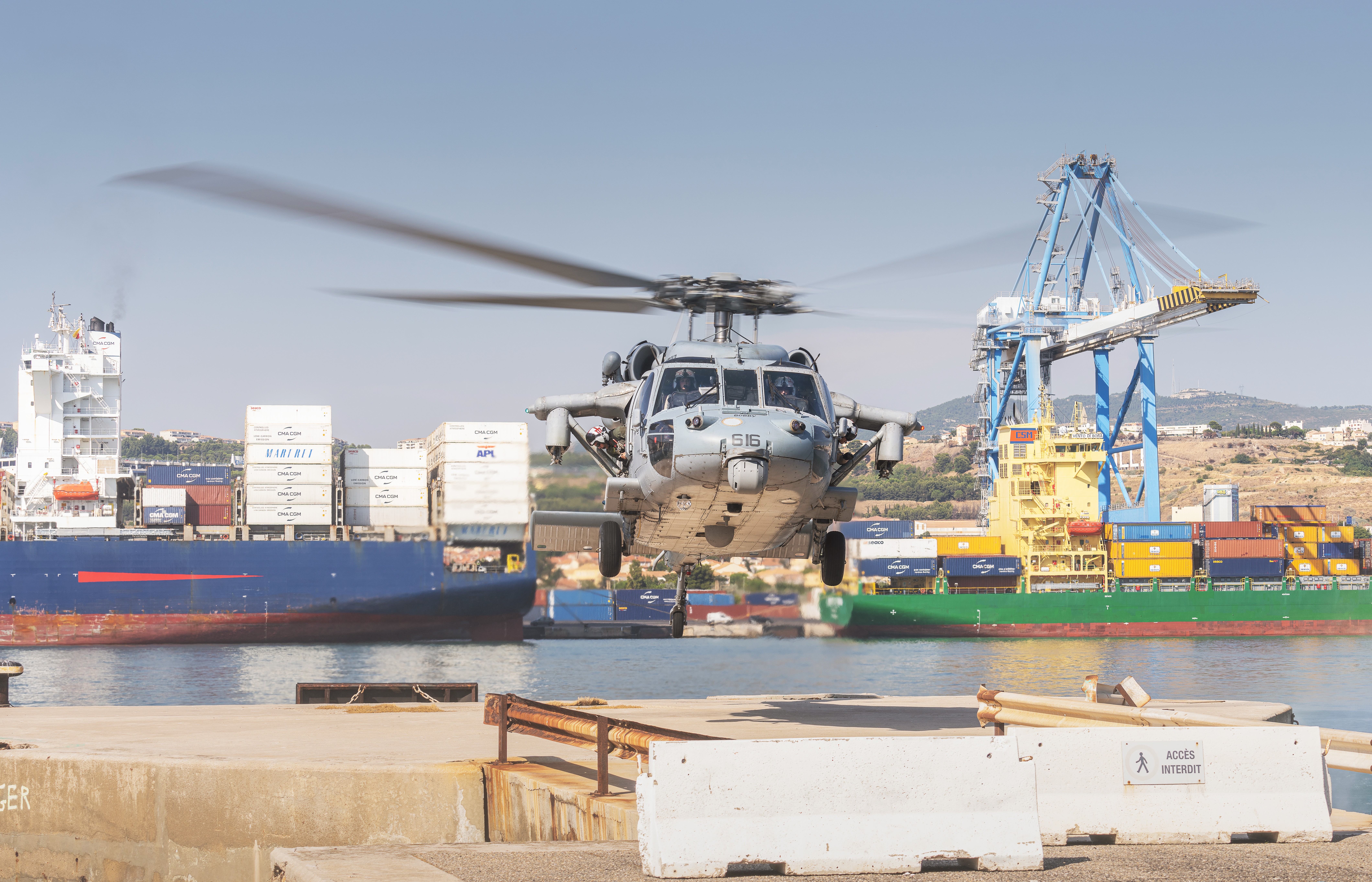 A Seahawk helicopter from the aircraft carrier Ford landed in the port of Marseille to drop off the port pilot.