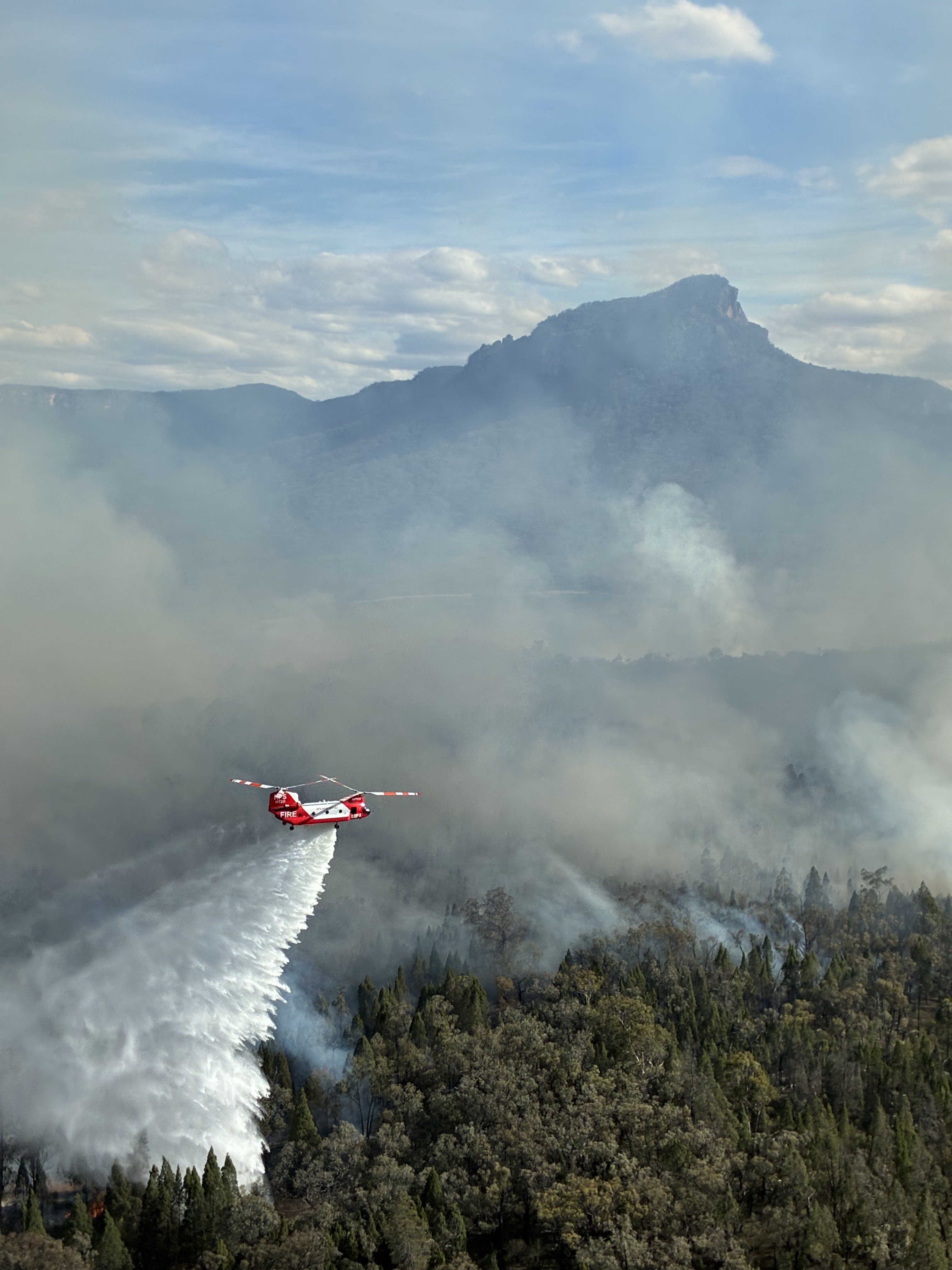 New South Wales Rural Fire Service Chinook (HT211) at the Glen Alice (Genowlan) Fire  -  17 Nov 2025
Photo taken by Andrew Macdonald (NSW RFS volunteer) as incident air attack.